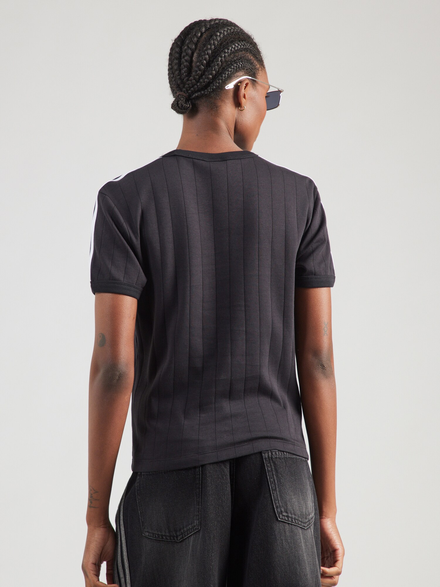 ADIDAS ORIGINALS Camiseta 'PINSTRIPE SHORT SLEEVE SLIM' negro / blanco – imagen 2
