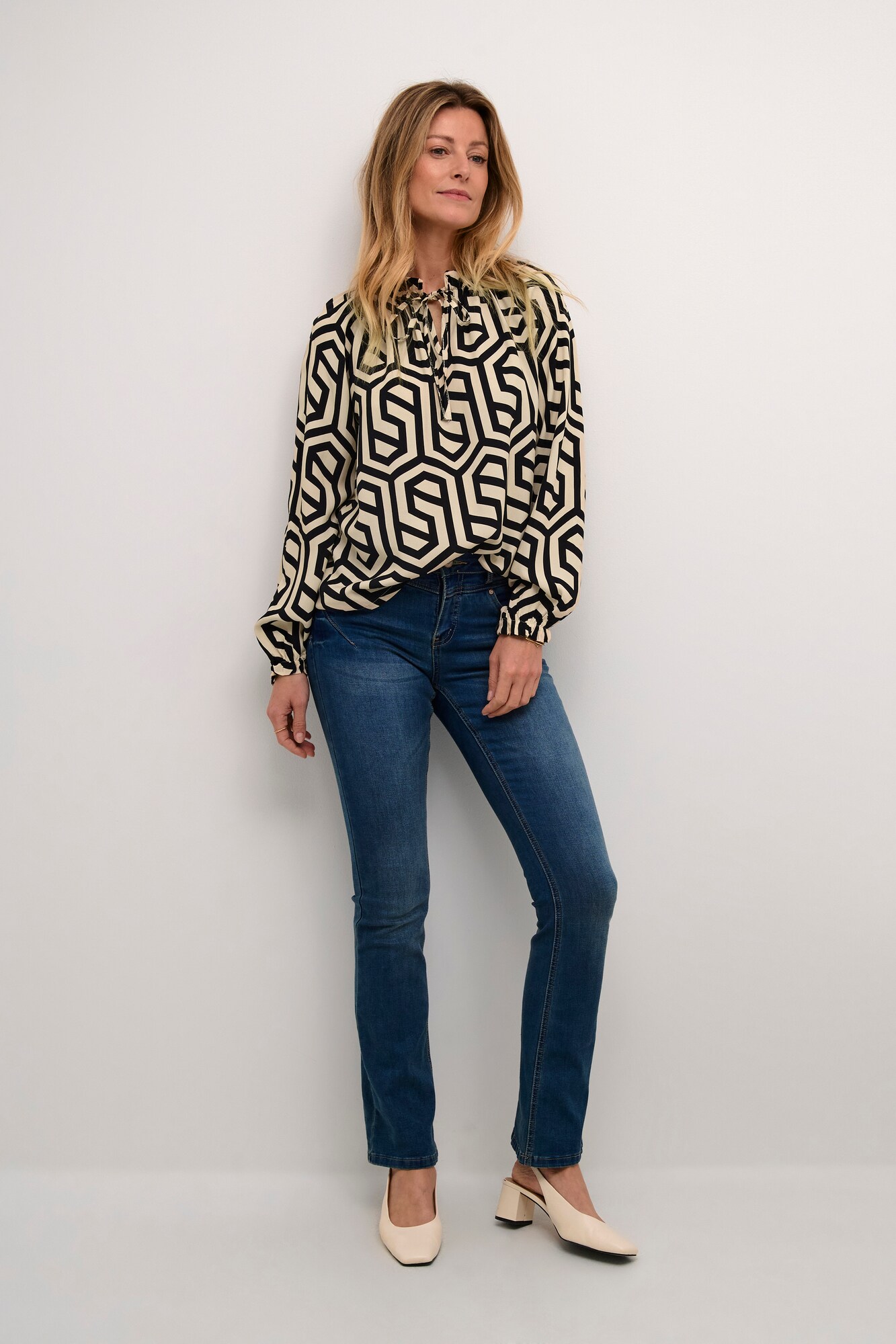 Thumbnail - Cream Bluse Astra