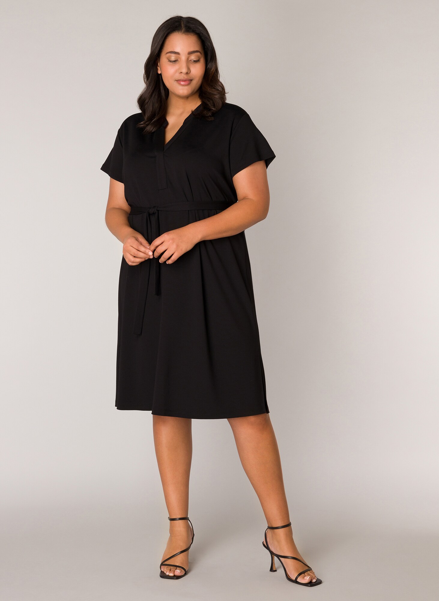Thumbnail - BASE LEVEL CURVY Kleid