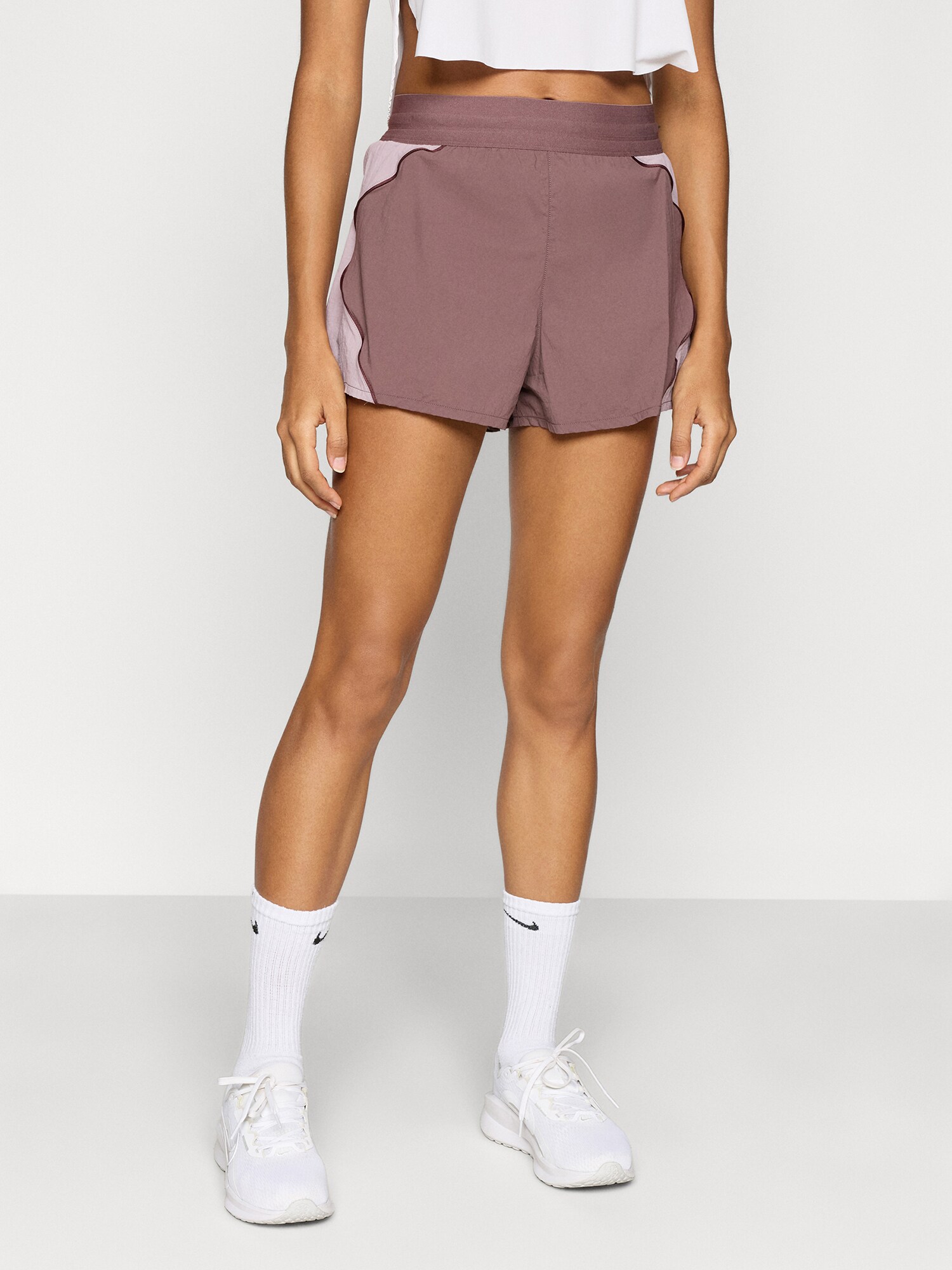 NIKE Pantalón deportivo 'Swift' malva / rosa – imagen 2