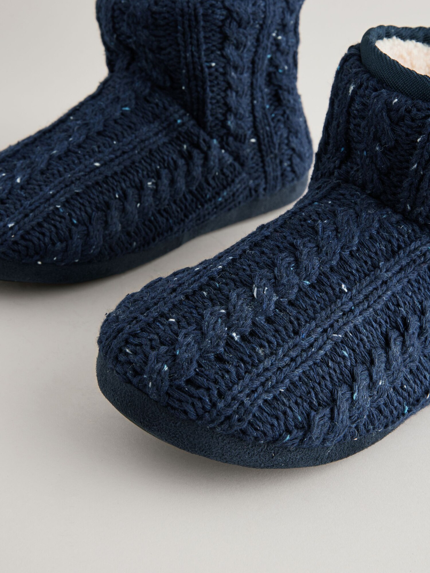 Thumbnail - Slipper