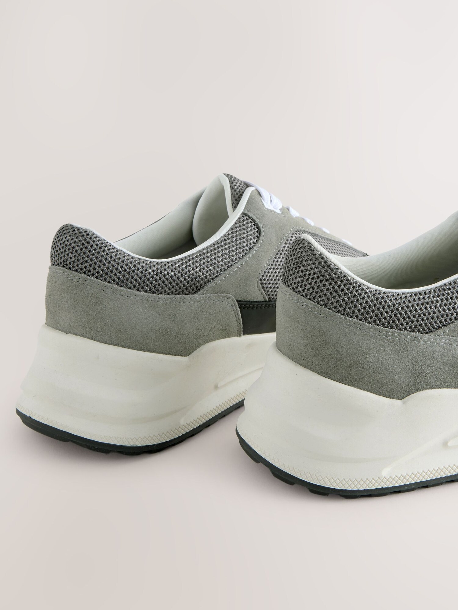 Thumbnail - Next Sneaker