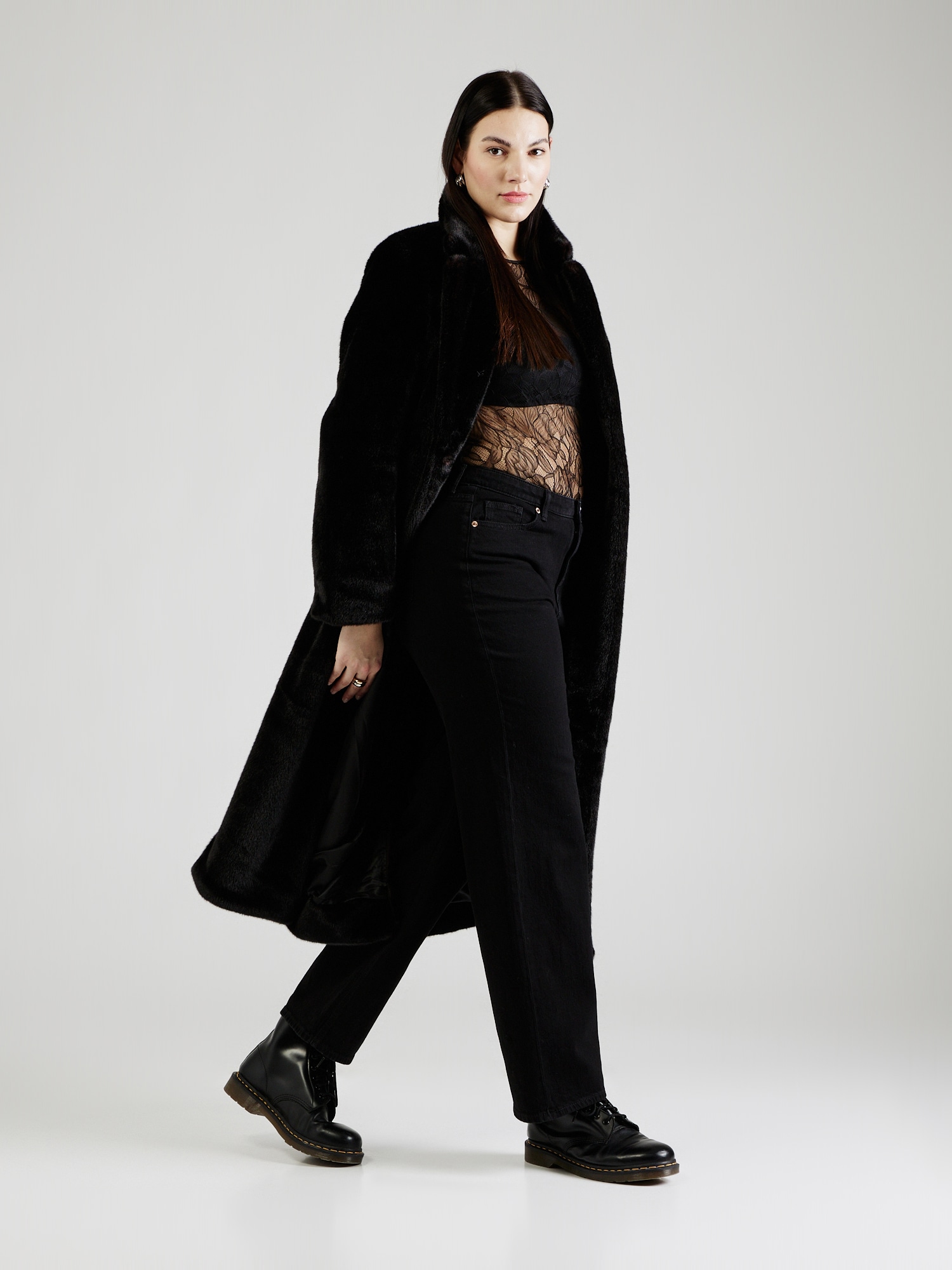Vero Moda Curve Džínsy 'VMCTessa' čierna (obrázok 4)