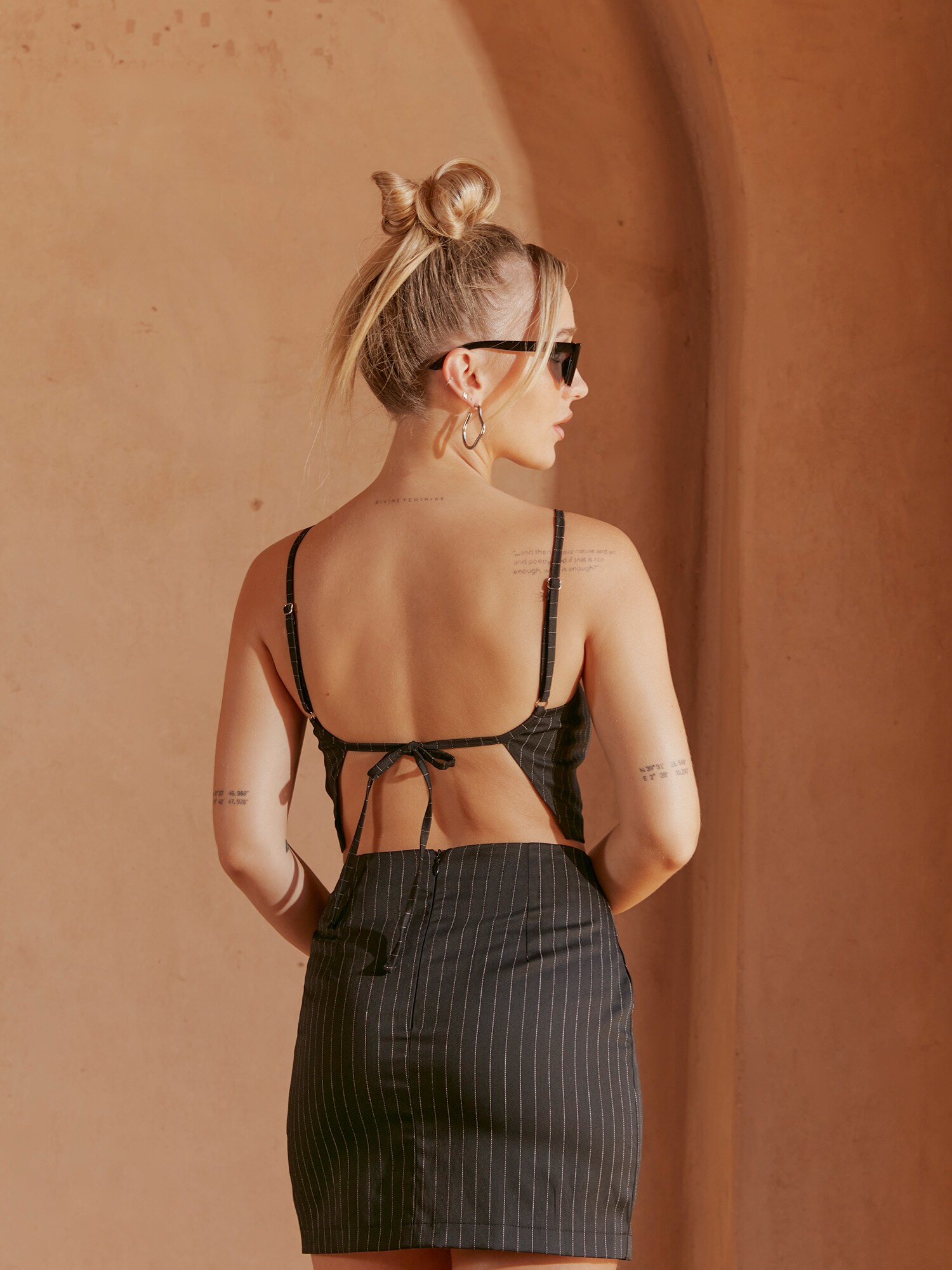 Ema Louise x ABOUT YOU Top 'CLARA'  fekete termék 2. képe
