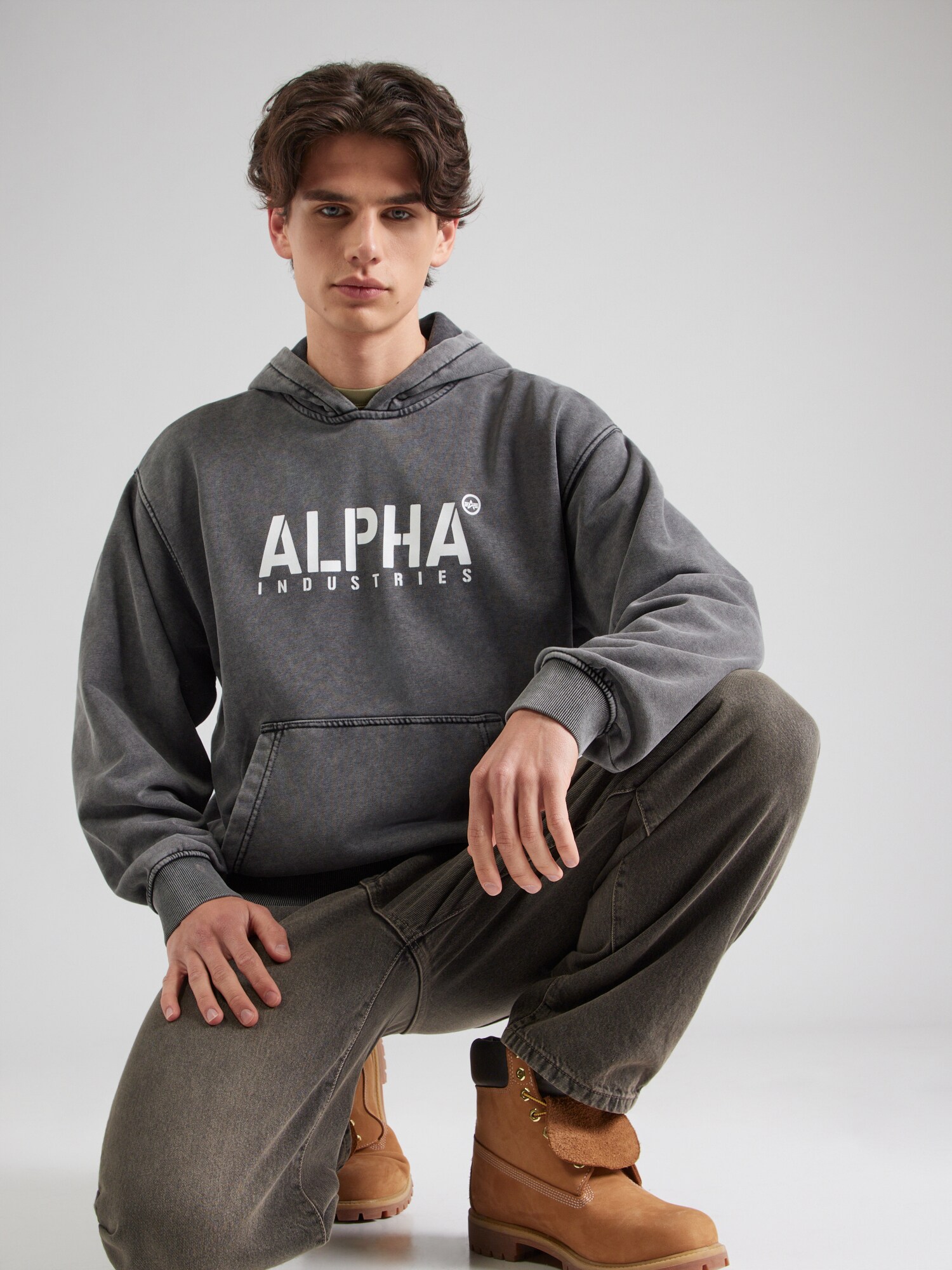 ALPHA INDUSTRIES Sudadera 'Stencil' negro / blanco – imagen 7