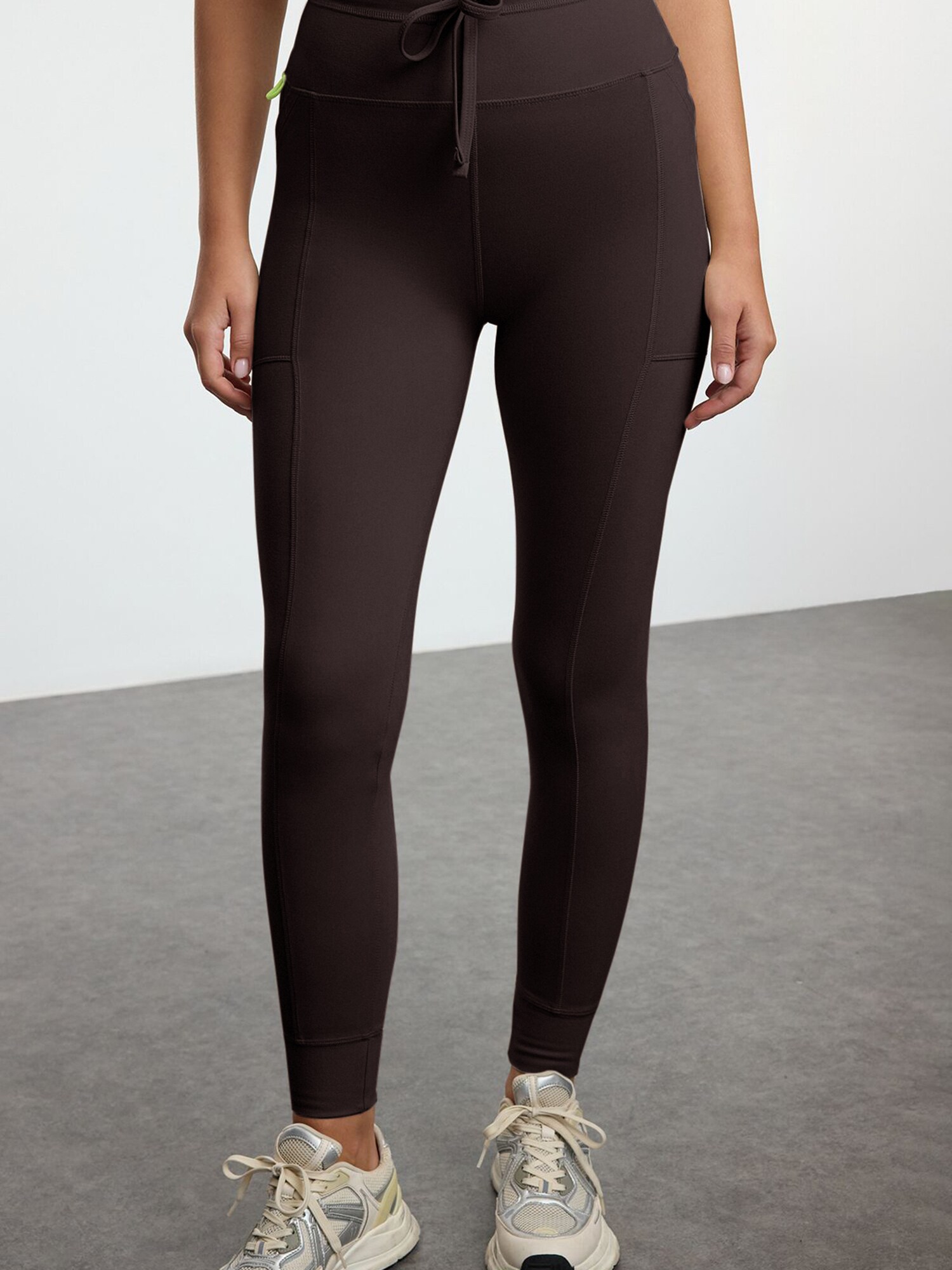 Trendyol Leggings  maro închis