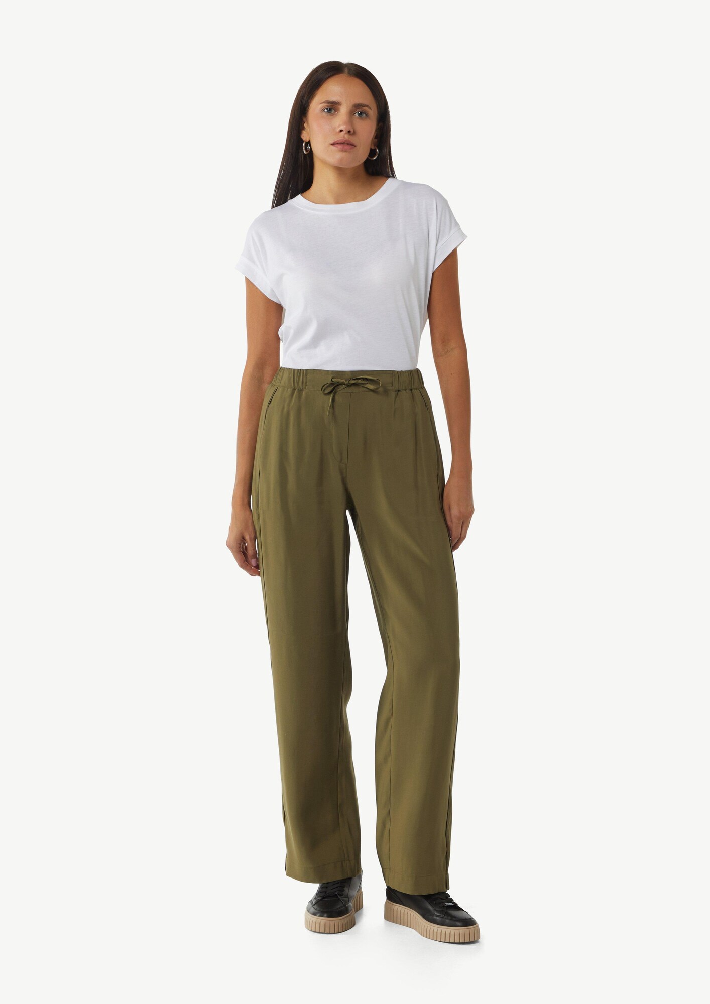 Thumbnail - comma casual identity Hose