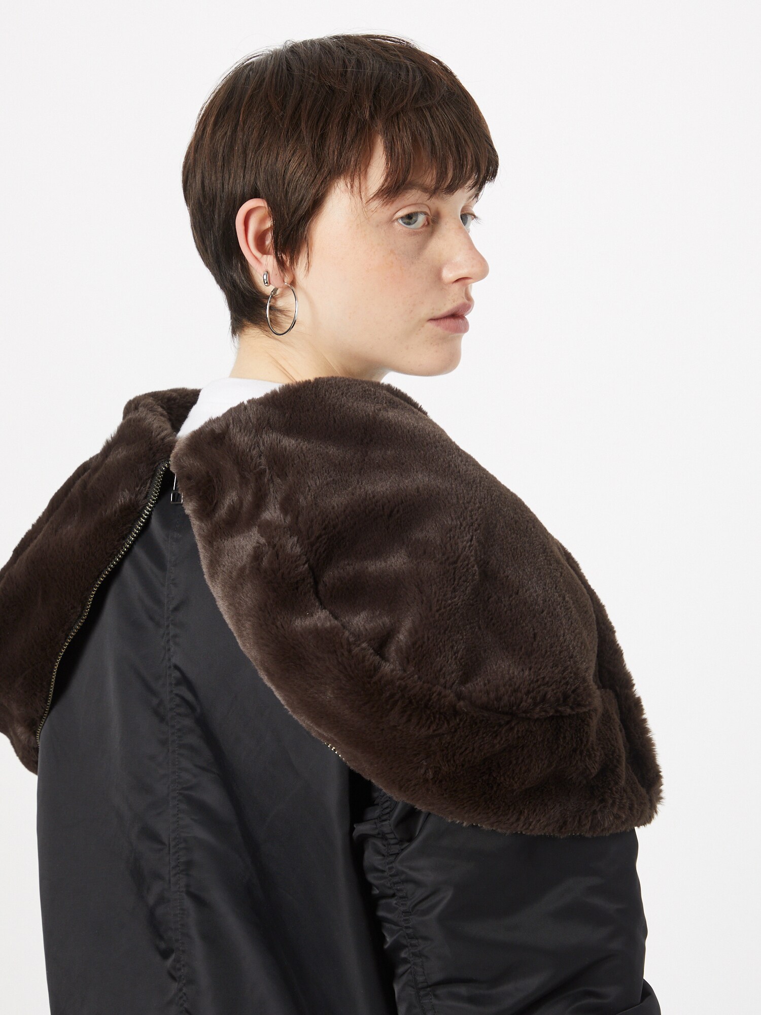 LEVI'S ® Prechodná bunda 'Oversized Hooded Jacket' čierna (obrázok 5)