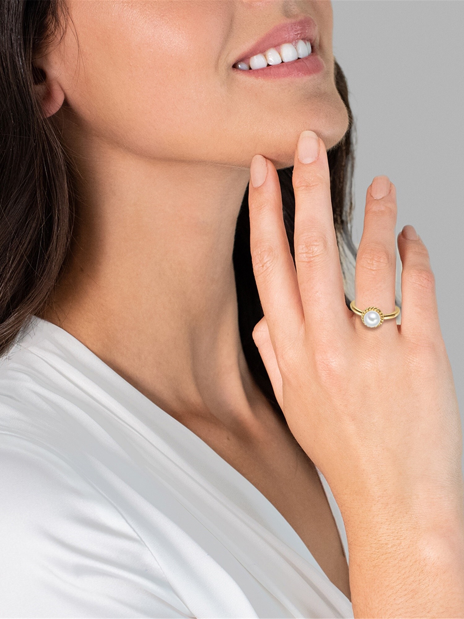 Thumbnail - Valero Pearls Ring