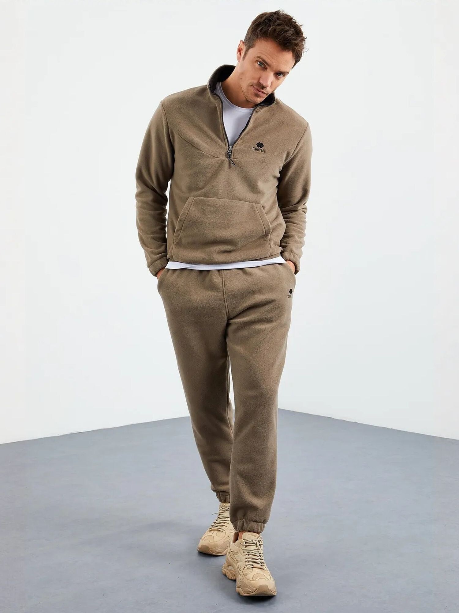 Tommy Life Jogging komplet kaki
