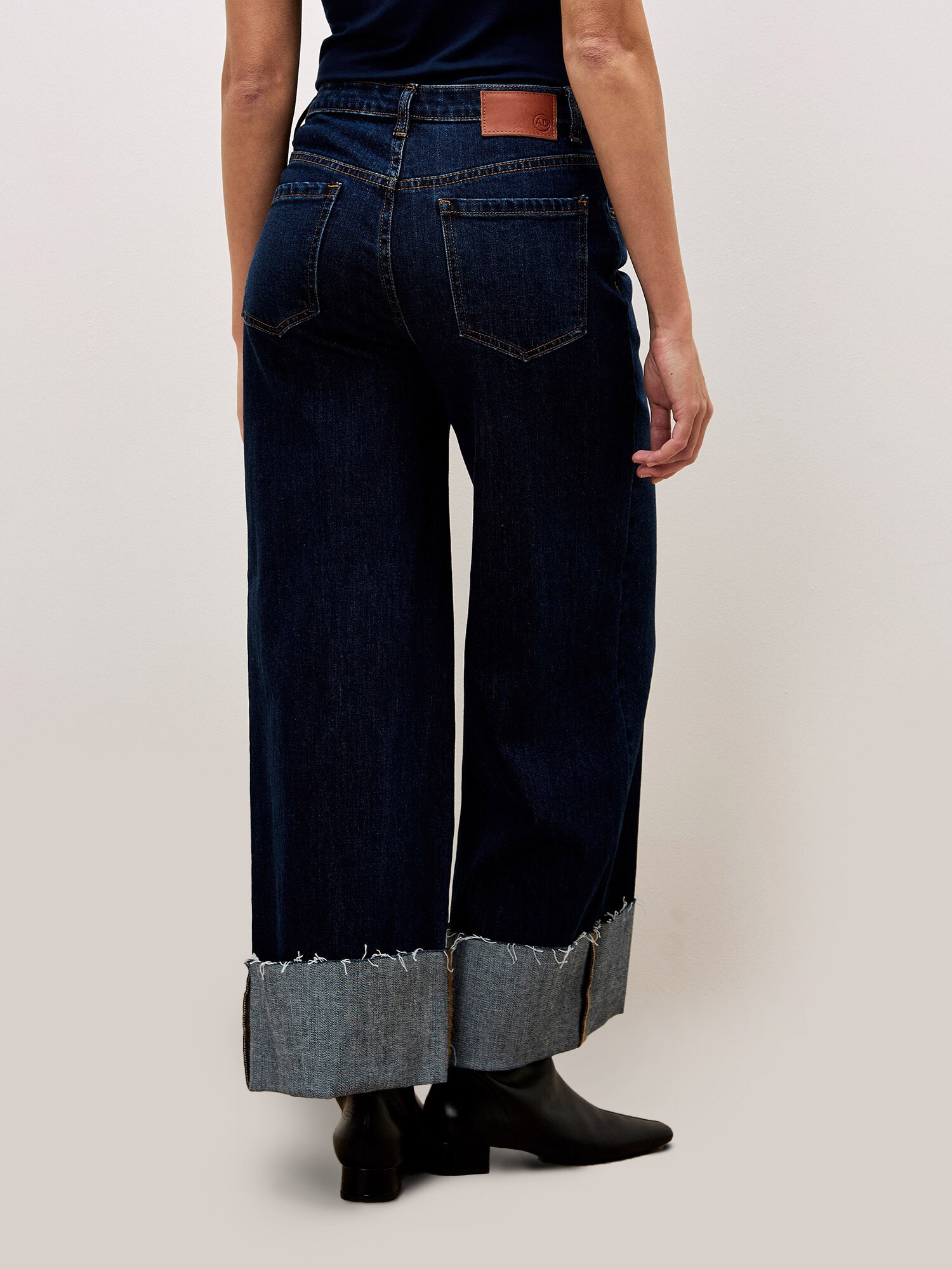 Thumbnail - Apricot Jeans Ikeda