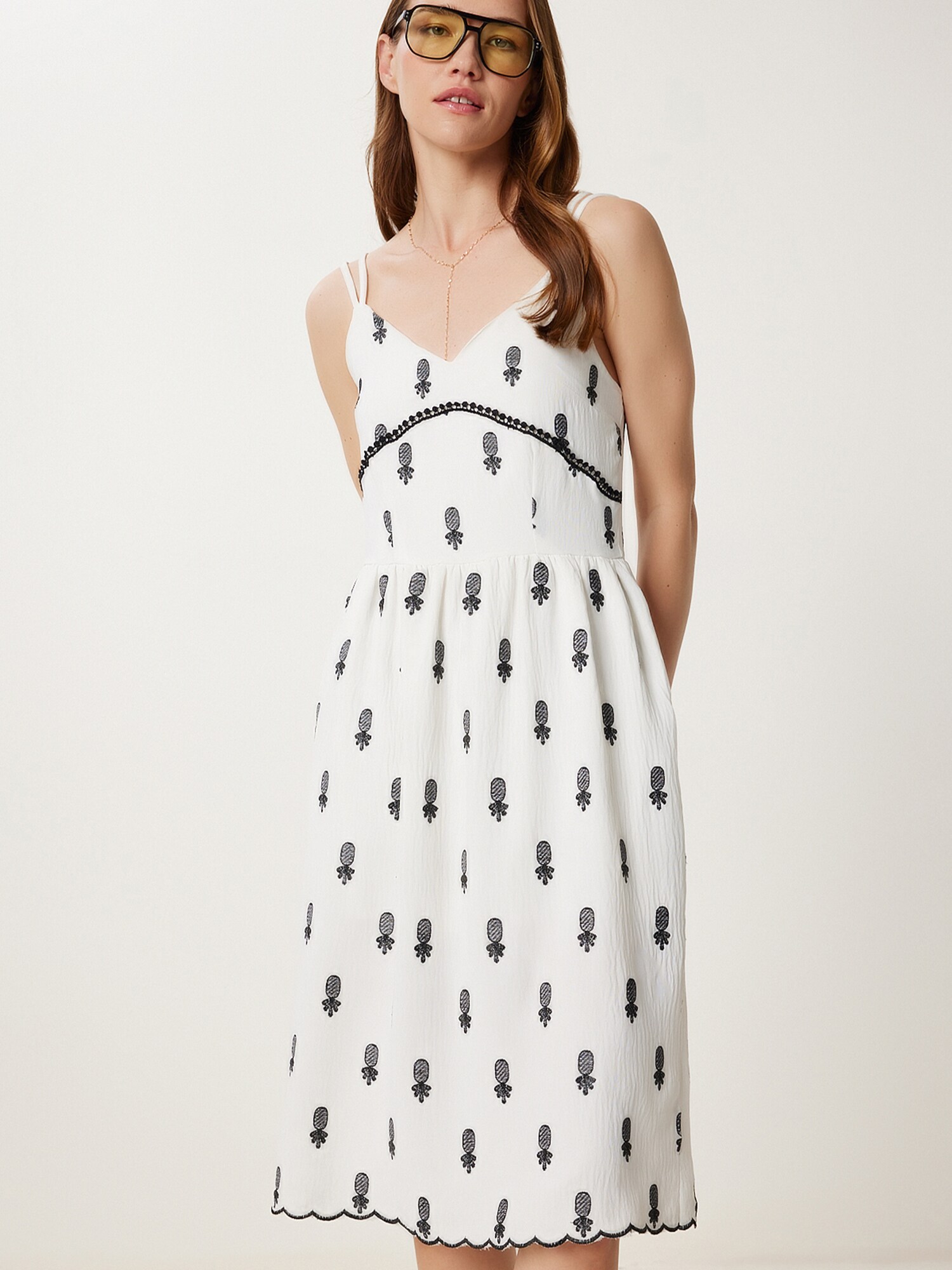 Happiness İstanbul Vestido  negro / blanco