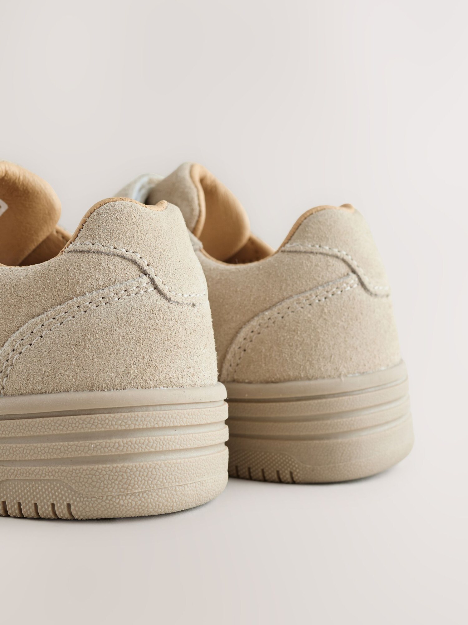 Thumbnail - Next Sneaker