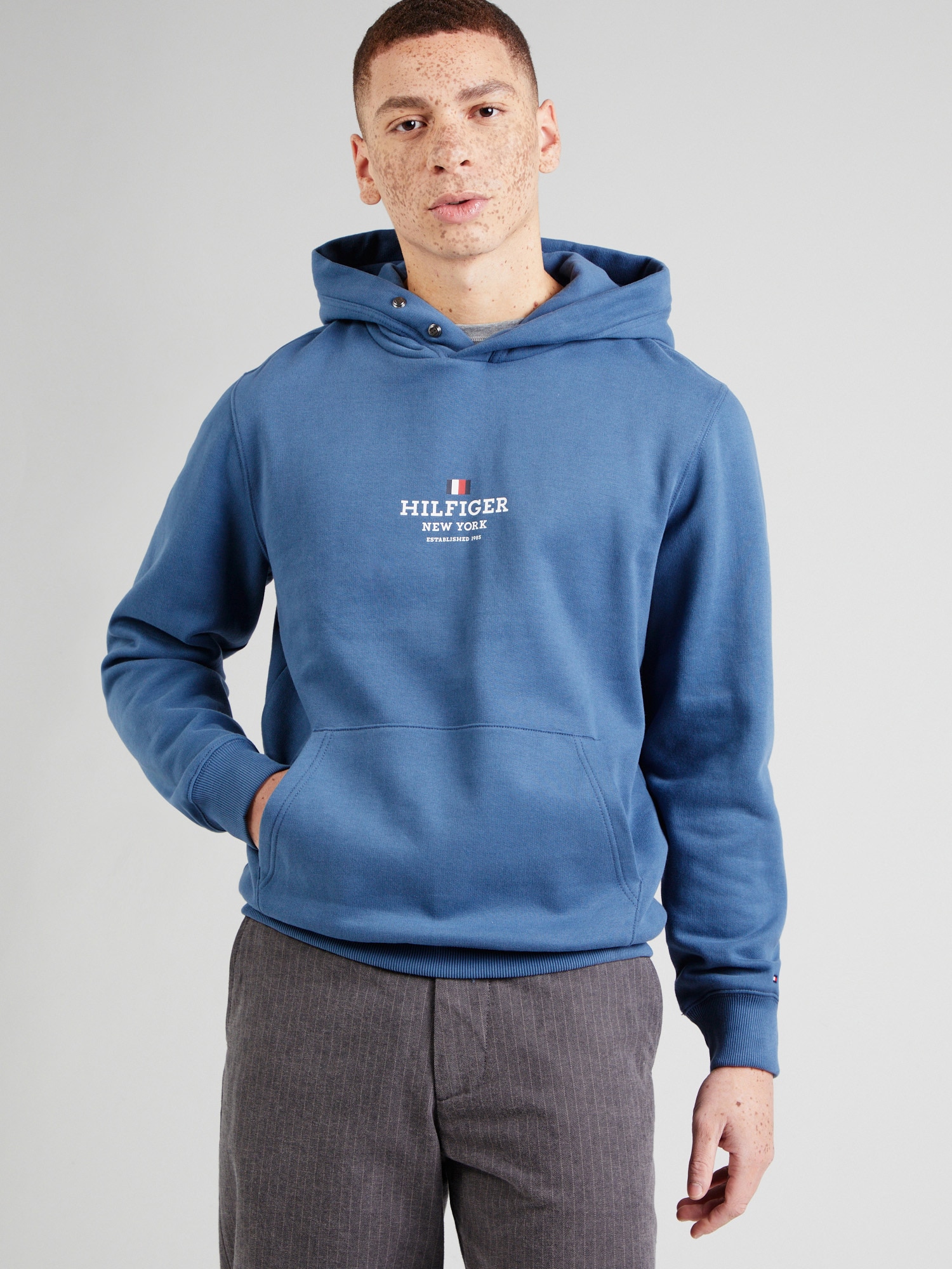 TOMMY HILFIGER Tréning póló  zafir / sötétkék / piros / fehér termék 2. képe