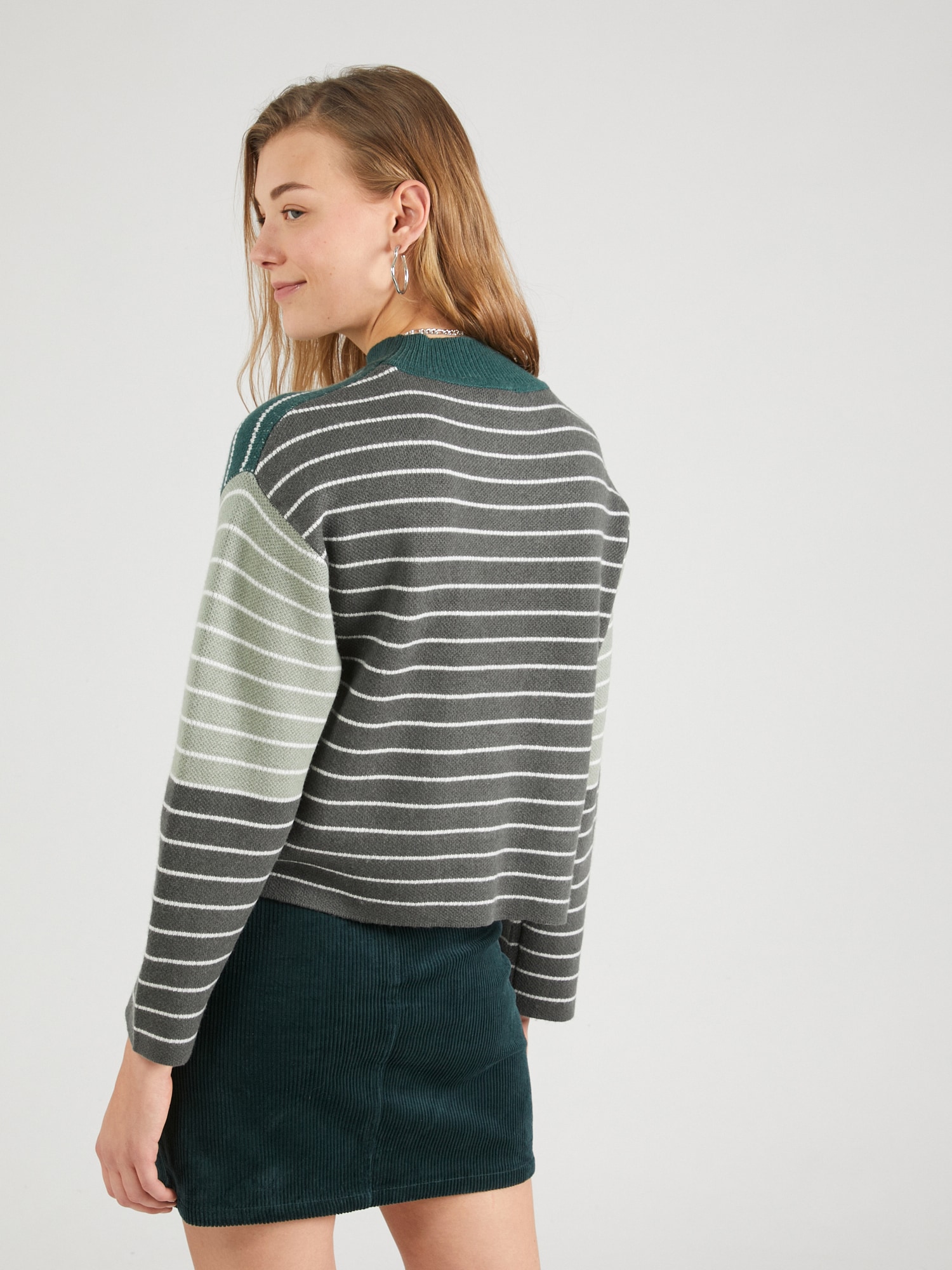 Thumbnail - Pullover