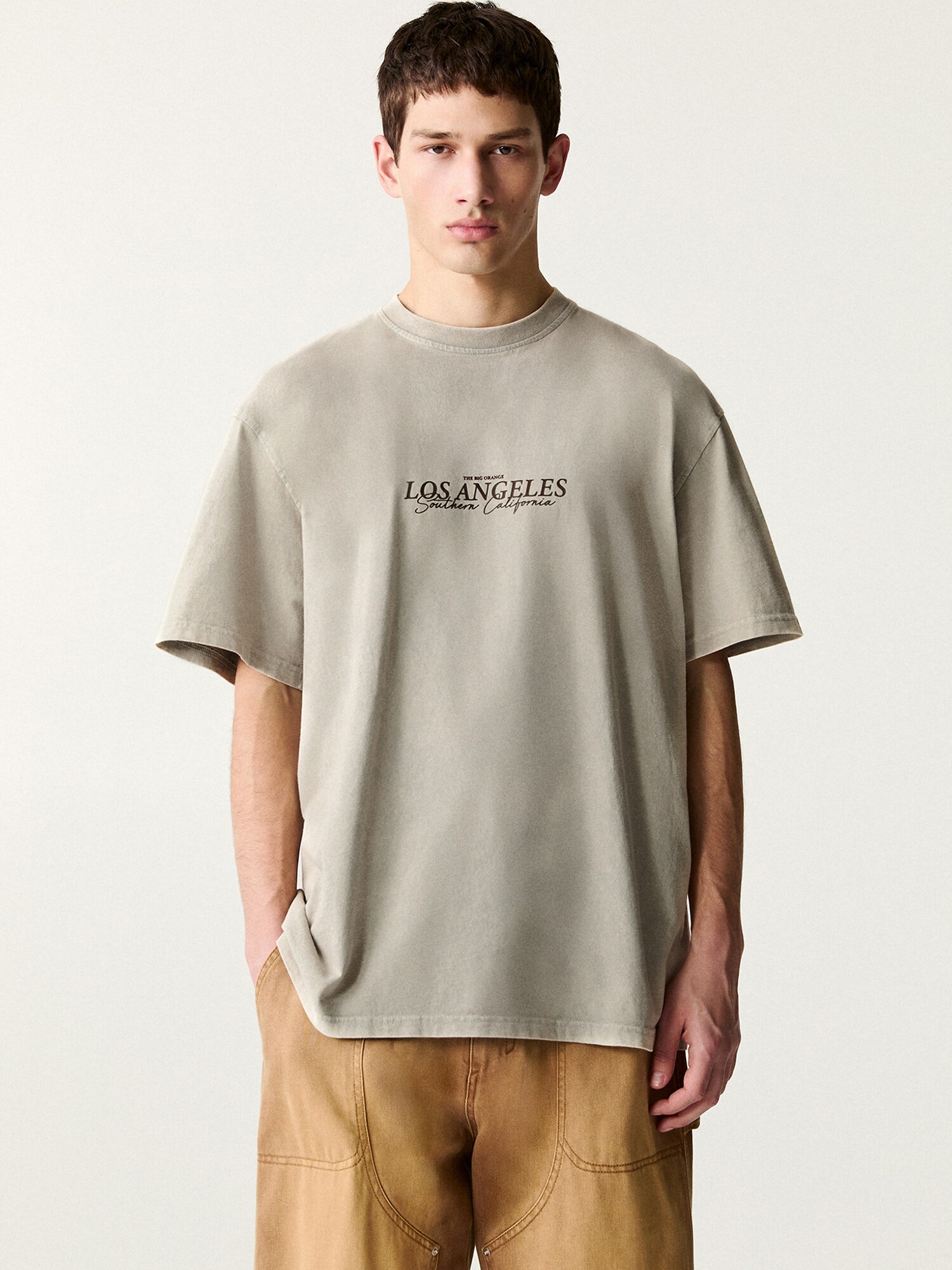 Pull&Bear Póló 'LOS ANGELES'  greige / sötétszürke termék 2. képe