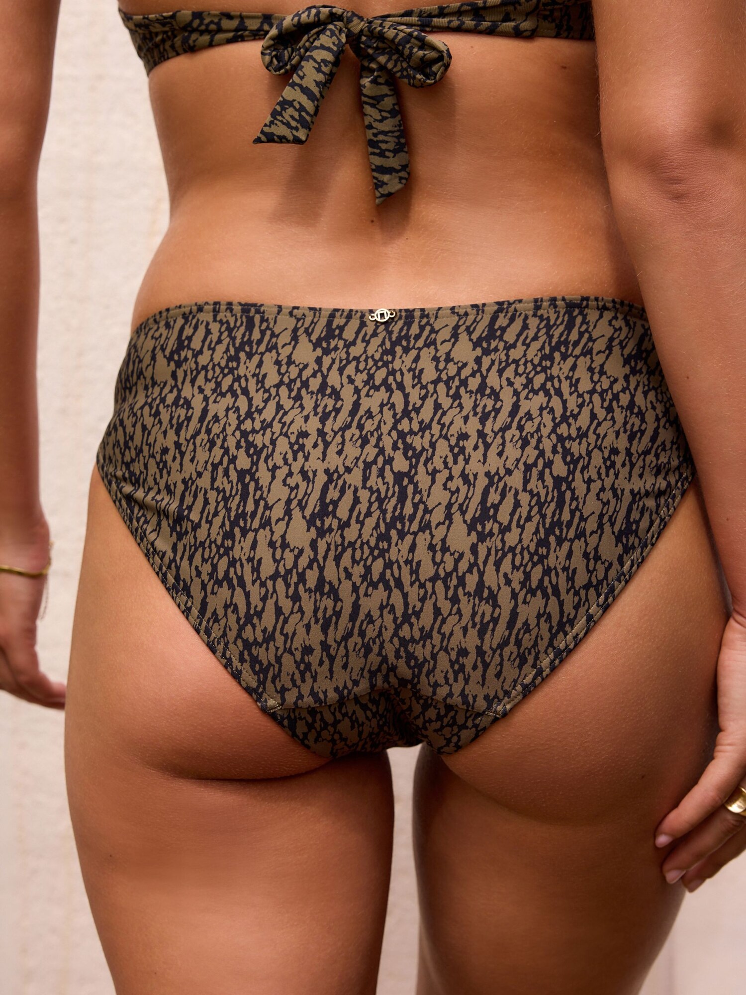 Next Bikini nadrágok  olíva / fekete termék 2. képe
