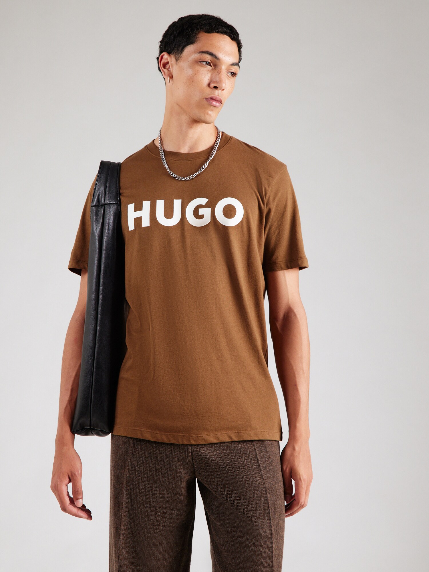 HUGO Póló 'Dulivio'  karamell / fehér termék 2. képe