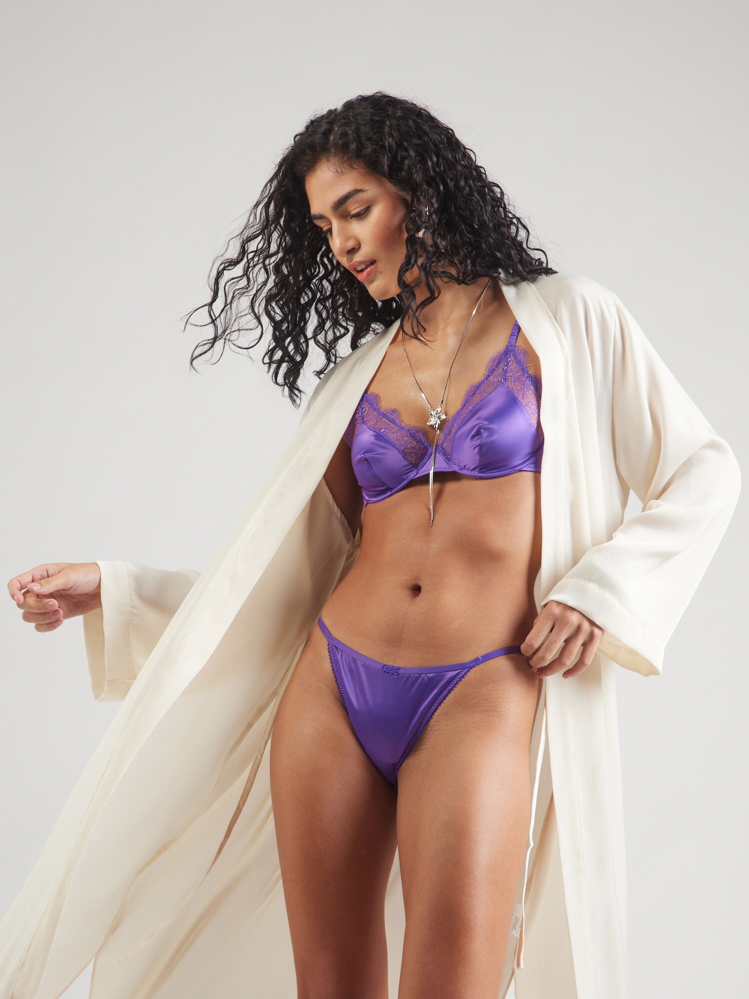 Thumbnail - LOVE Stories String Charlotte