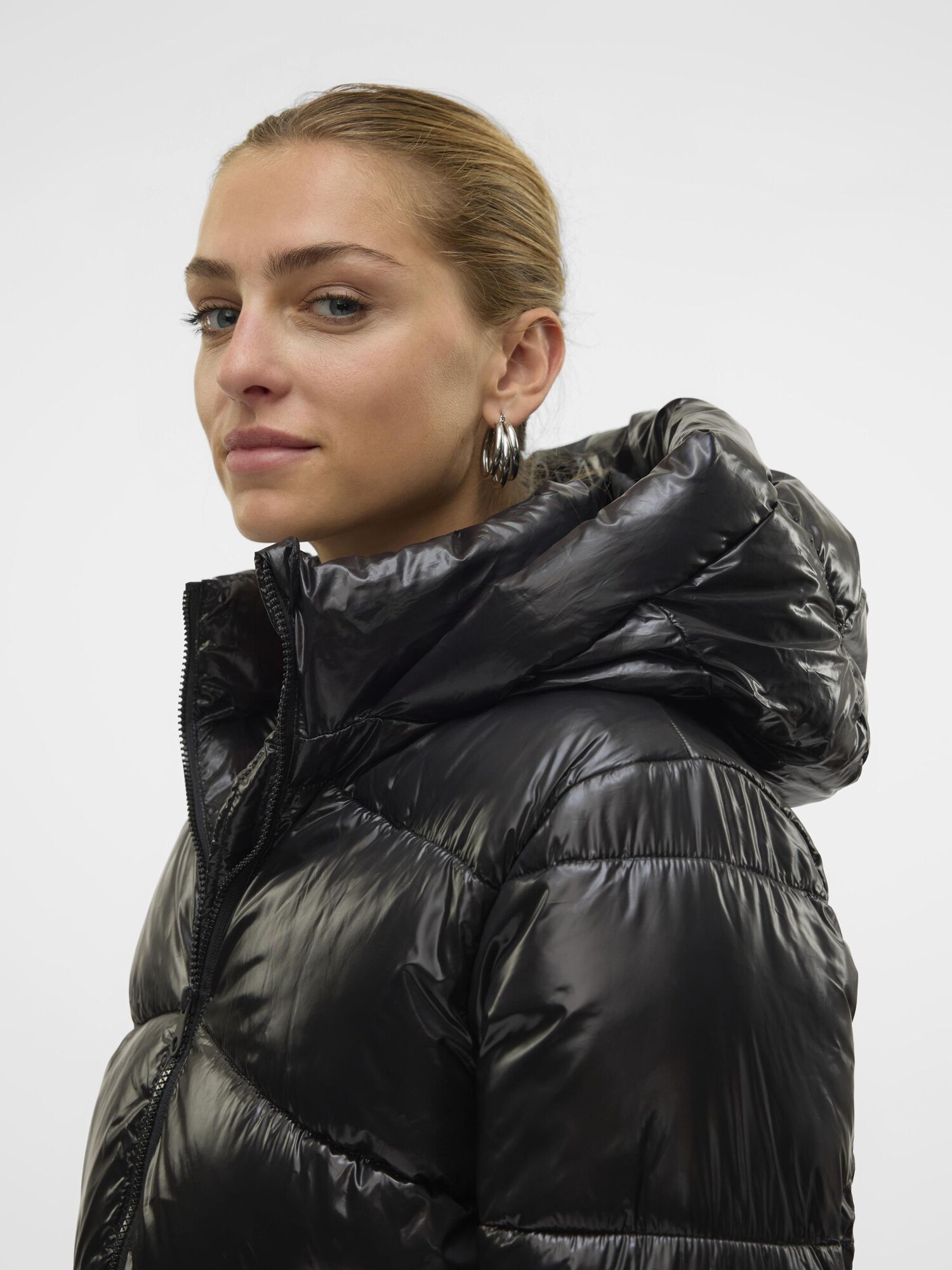 VERO MODA Zimná bunda 'VMUPPSASHINY' čierna (obrázok 5)
