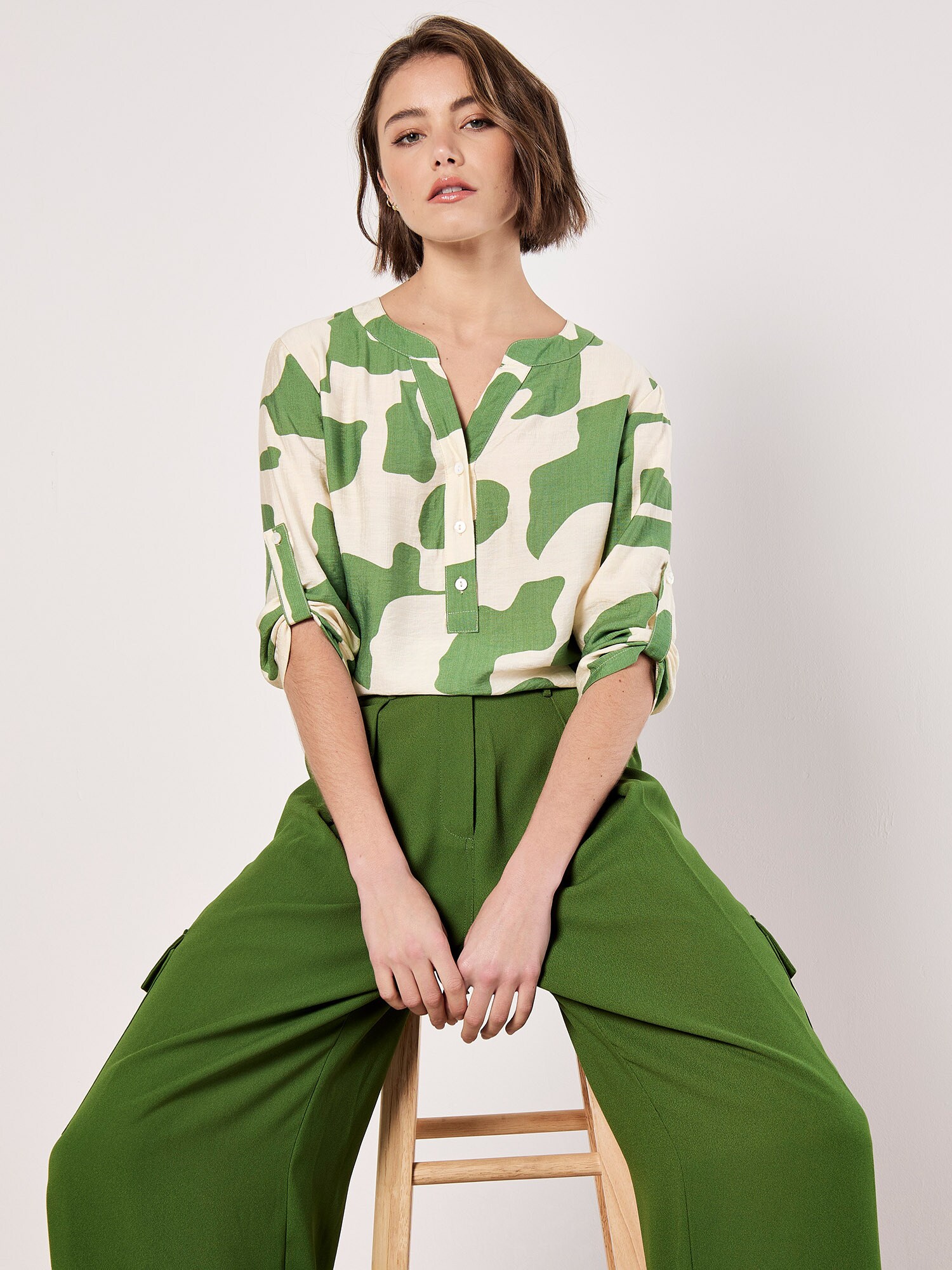 Thumbnail - Apricot Abstract Shapes Blouse