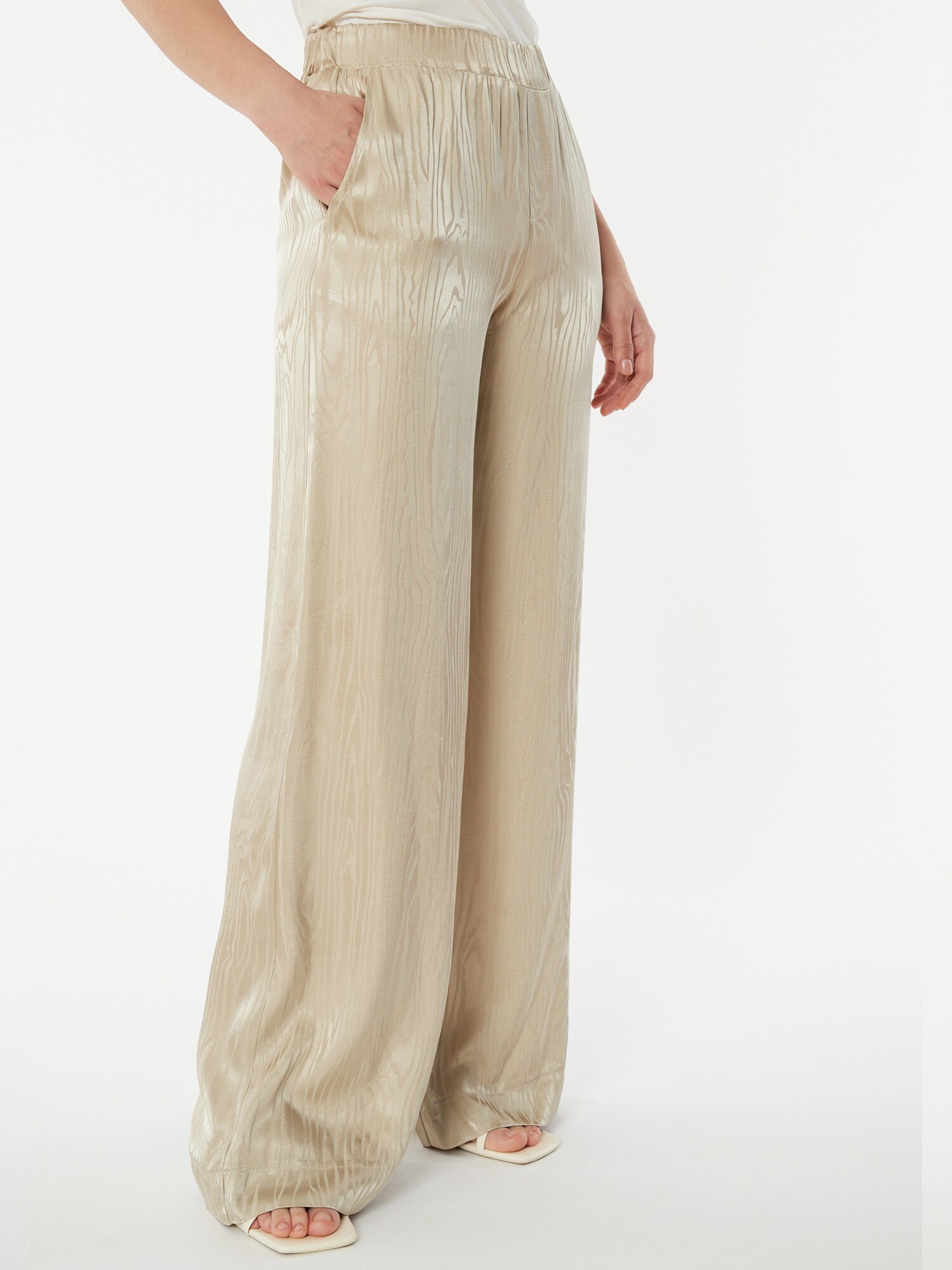 Thumbnail - Ana Alcazar Hose Zarosi