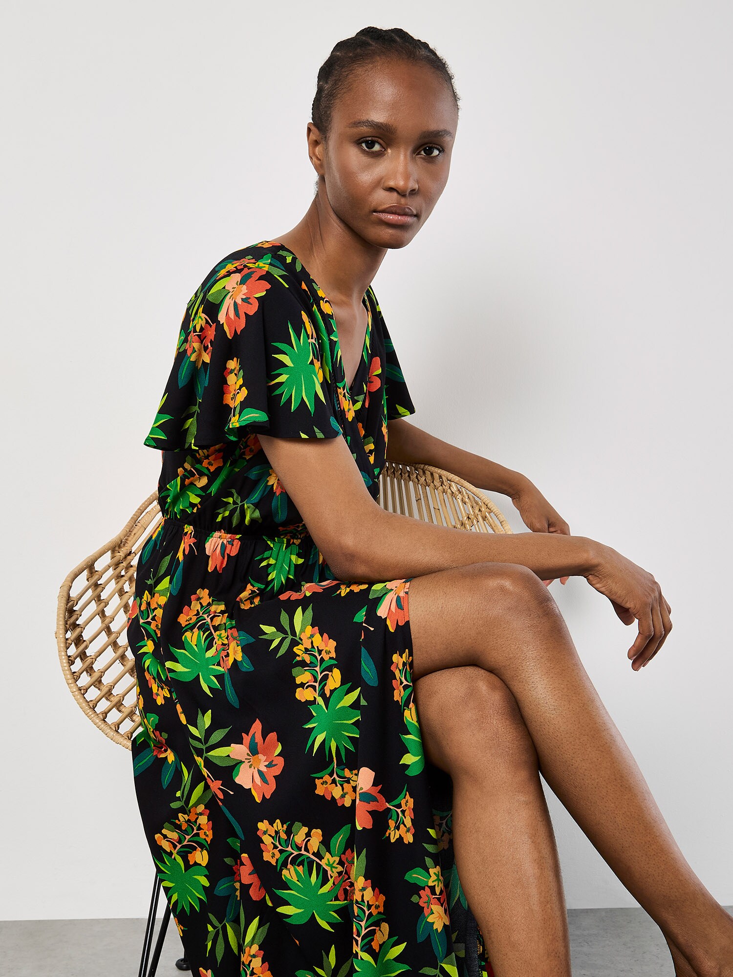 Thumbnail - Tropical Print Wrap Maxi Dress ' '