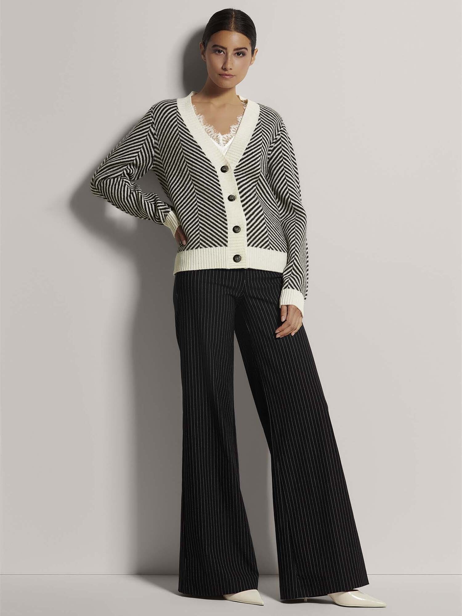 Thumbnail - MADELEINE Strickjacke
