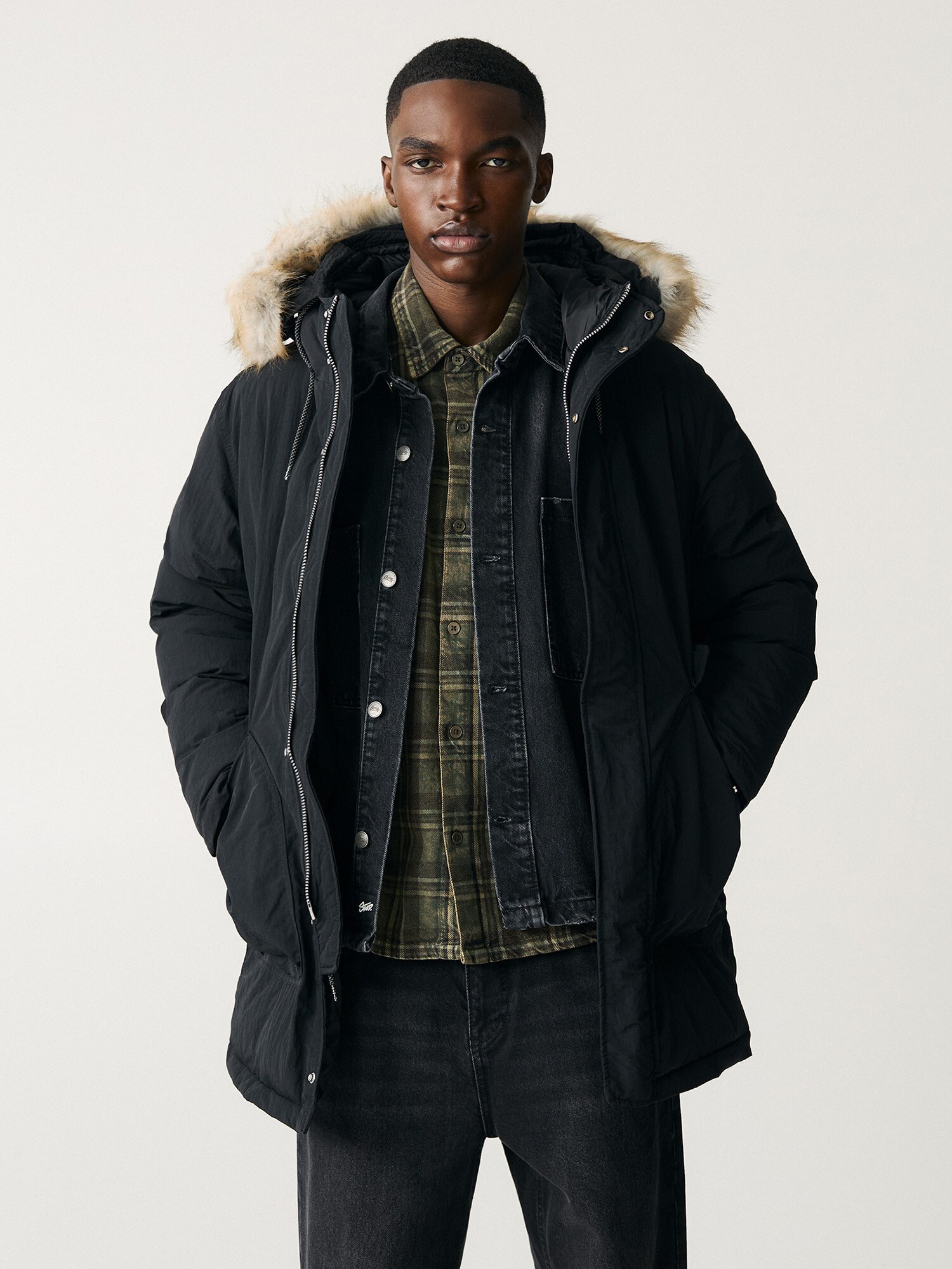 Pull&Bear Téli parka  fekete termék 2. képe