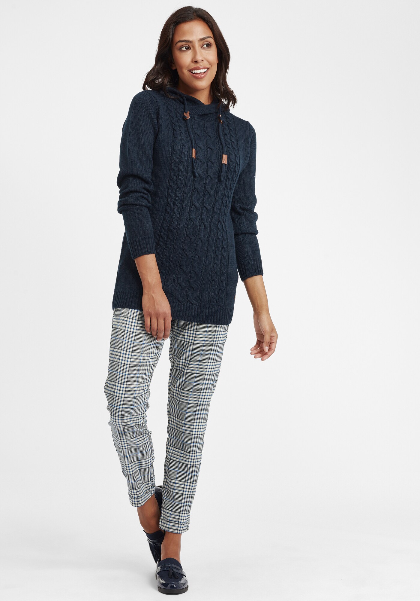 Thumbnail - Oxmo Pullover Cable