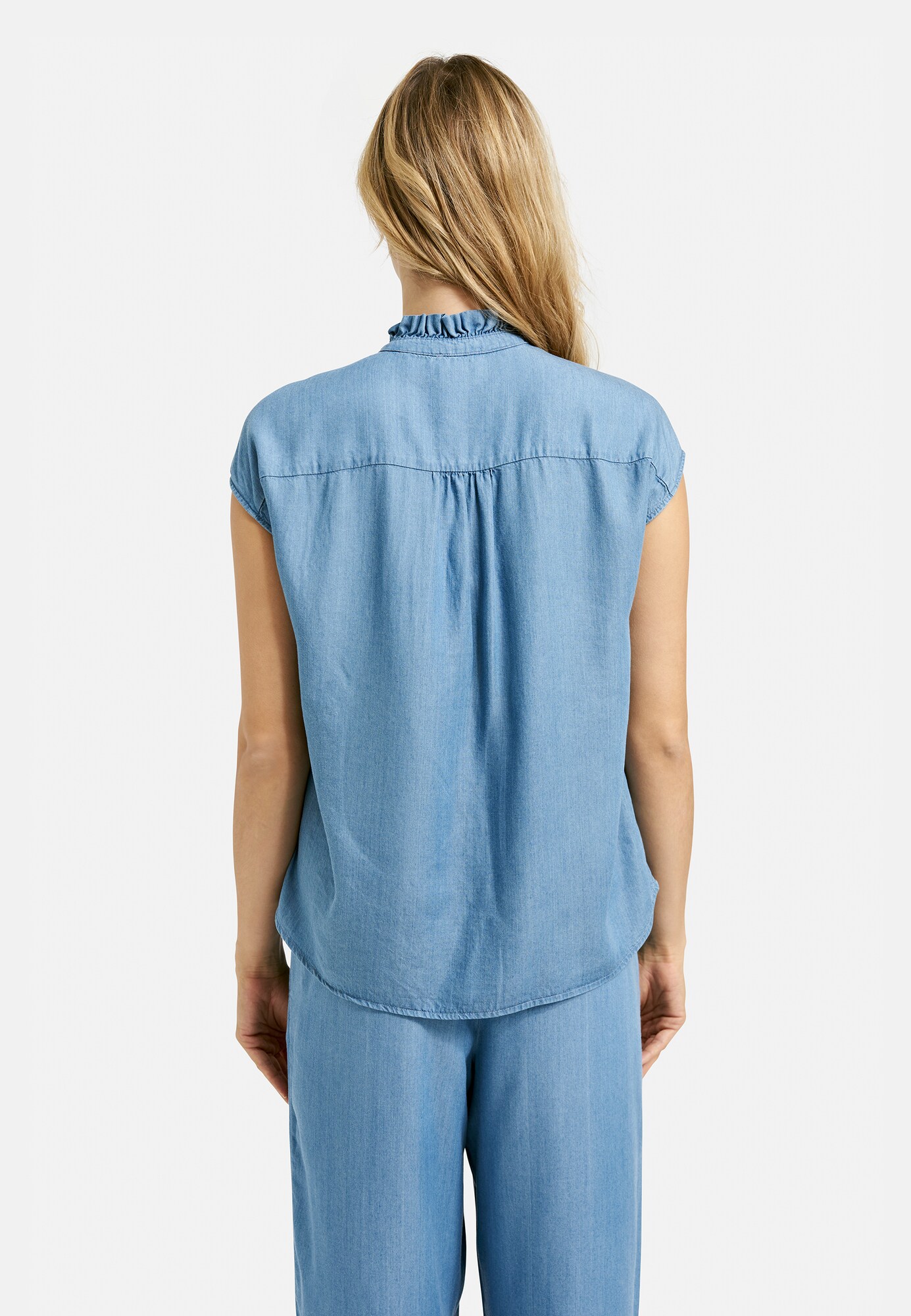 Thumbnail - Ärmellose Bluse mit Rüschenkragen
