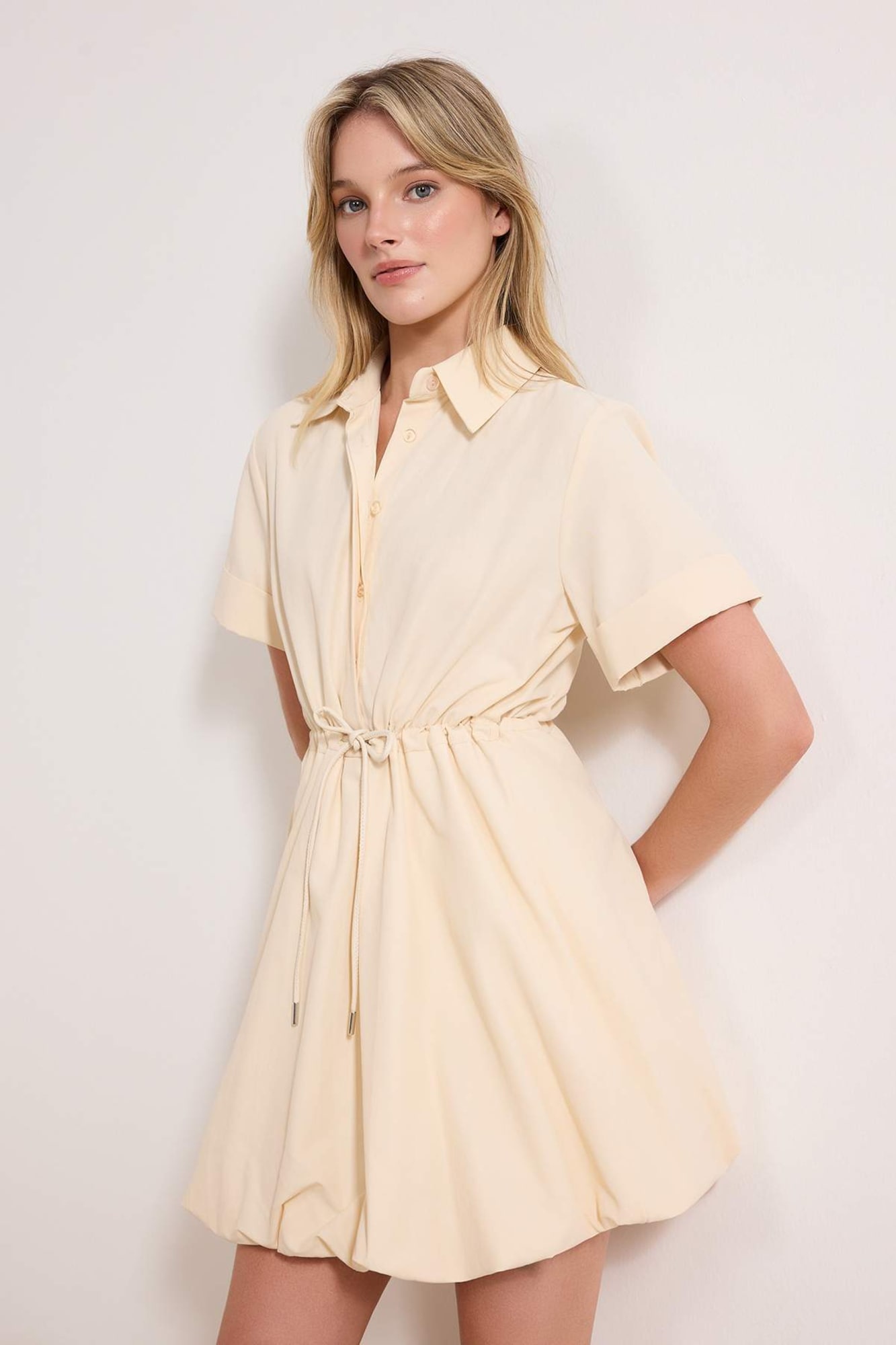 Trendyol Rochie tip bluză crem