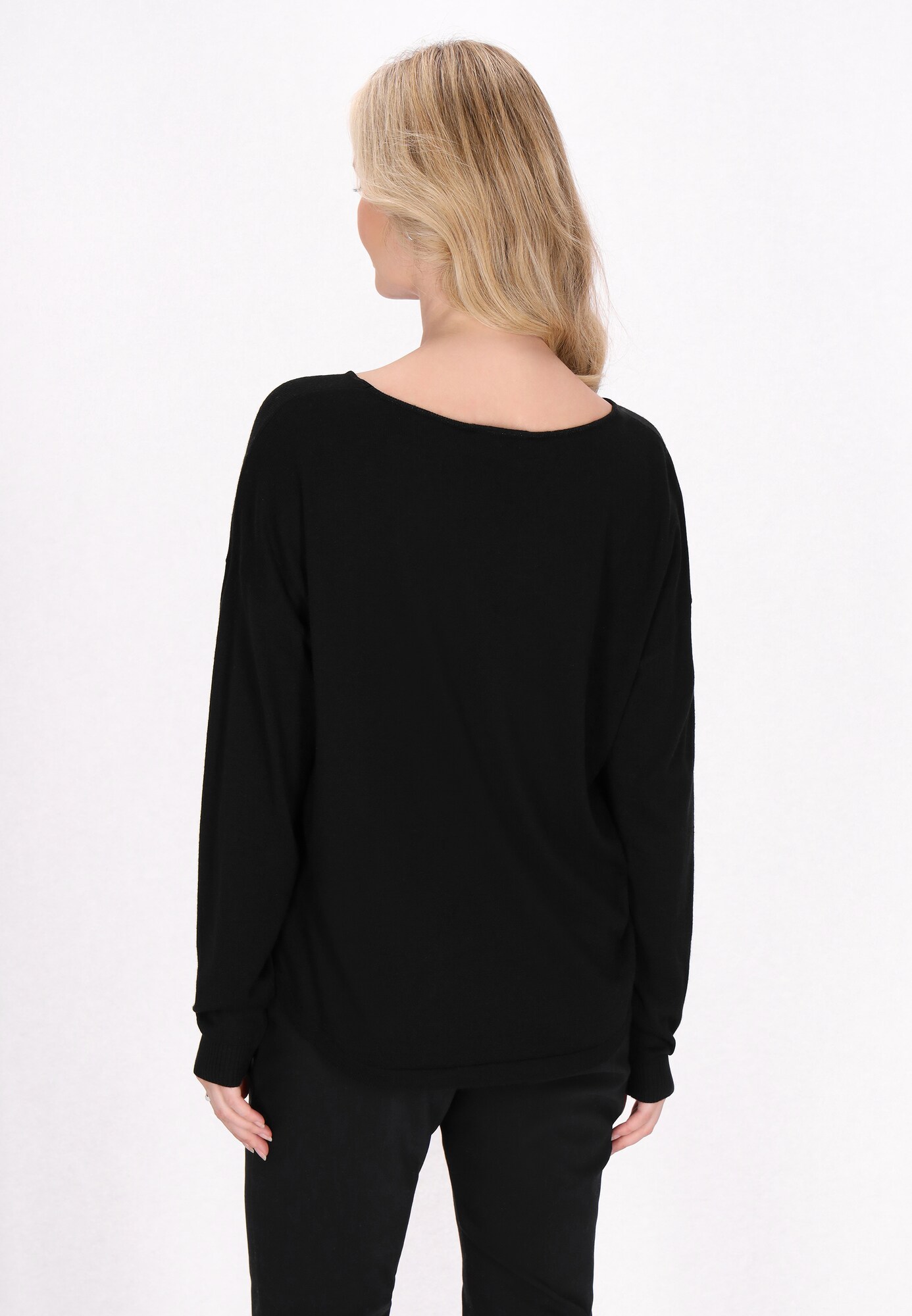 Thumbnail - usha BLACK LABEL Pullover