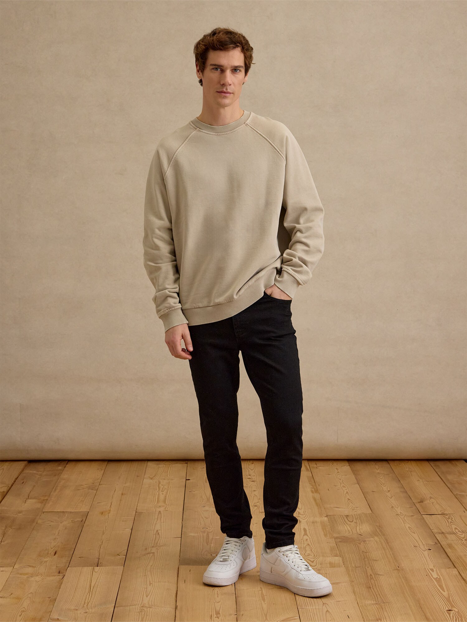 DAN FOX APPAREL Mikina 'Yigit' tmavošedá / sivobéžová (obrázok 4)
