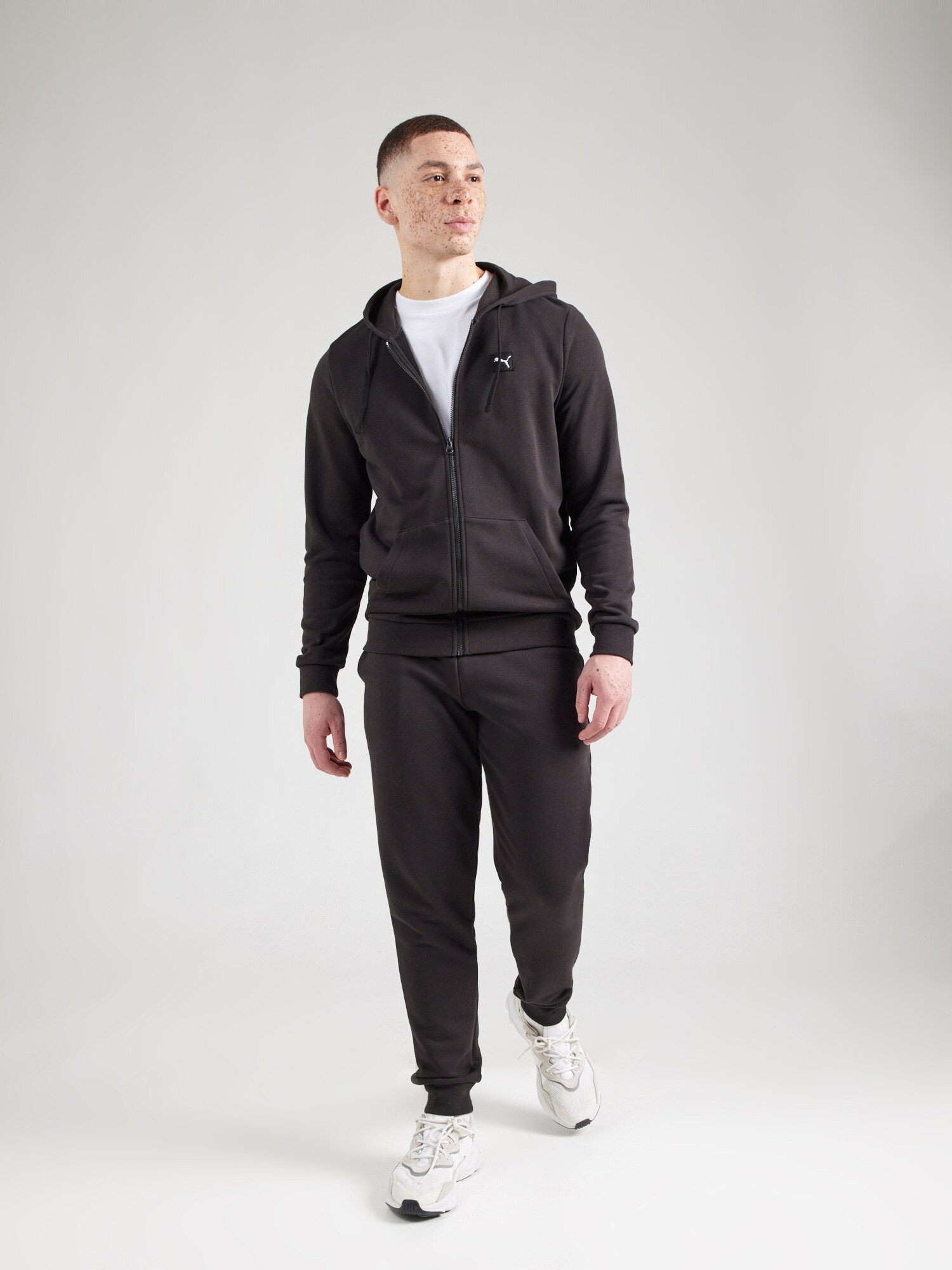 PUMA Sportruhák  fekete / fehér termék 2. képe