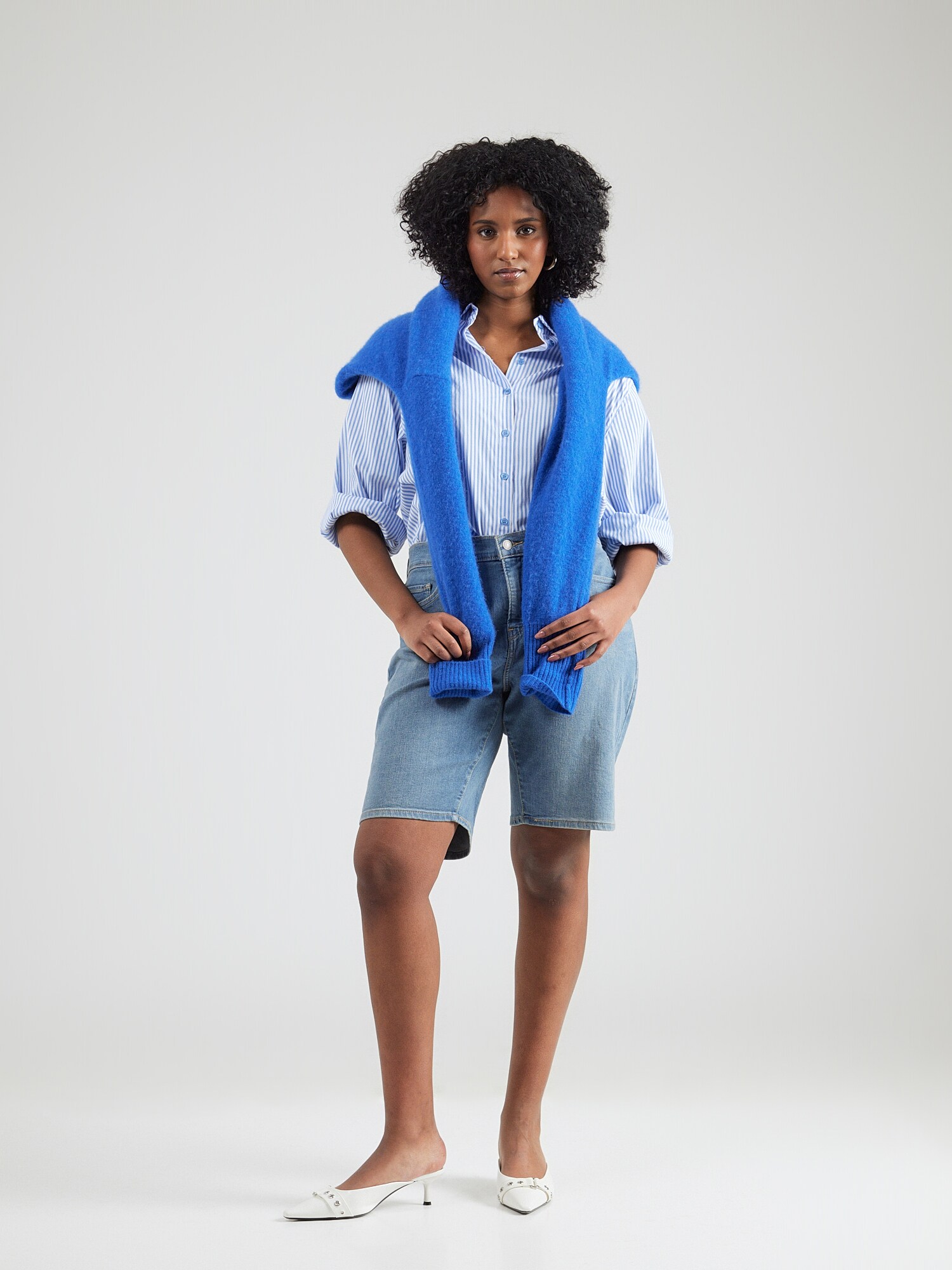 Levi's® Plus Vaquero 'Shaping Bermuda Shorts (Plus Size)'  azul denim – imagen 4