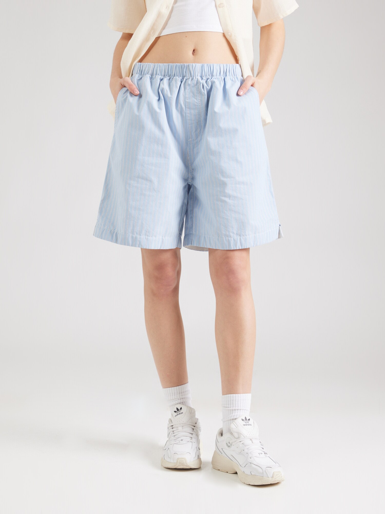 Carhartt WIP Nadrág 'Nota'  világoskék / fekete / fehér termék 2. képe