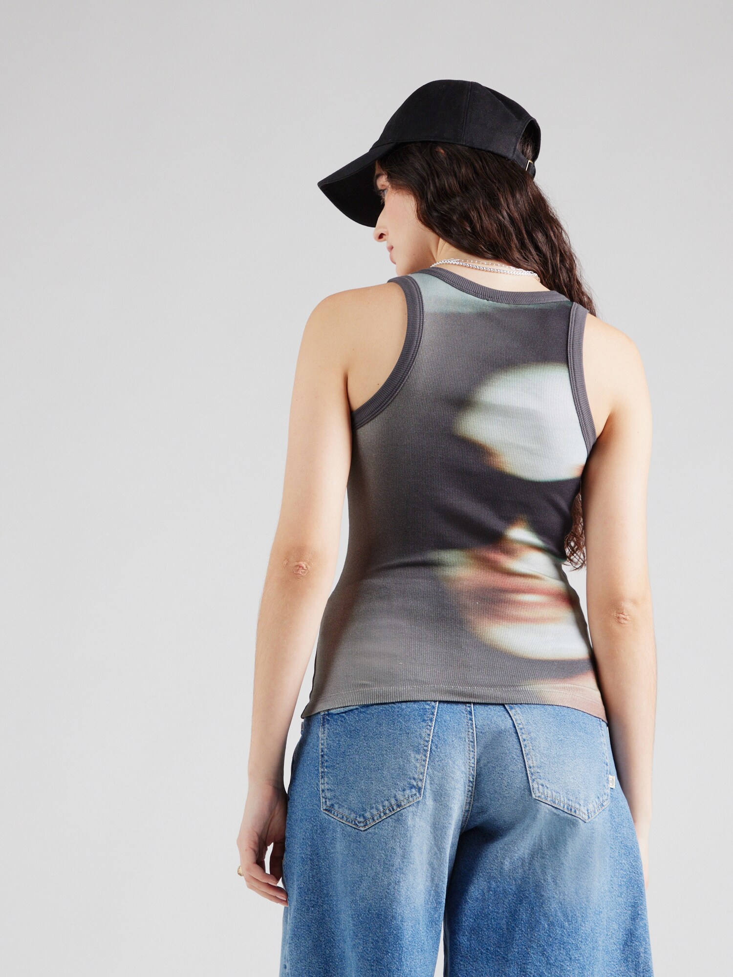 Thumbnail - WEEKDAY Top