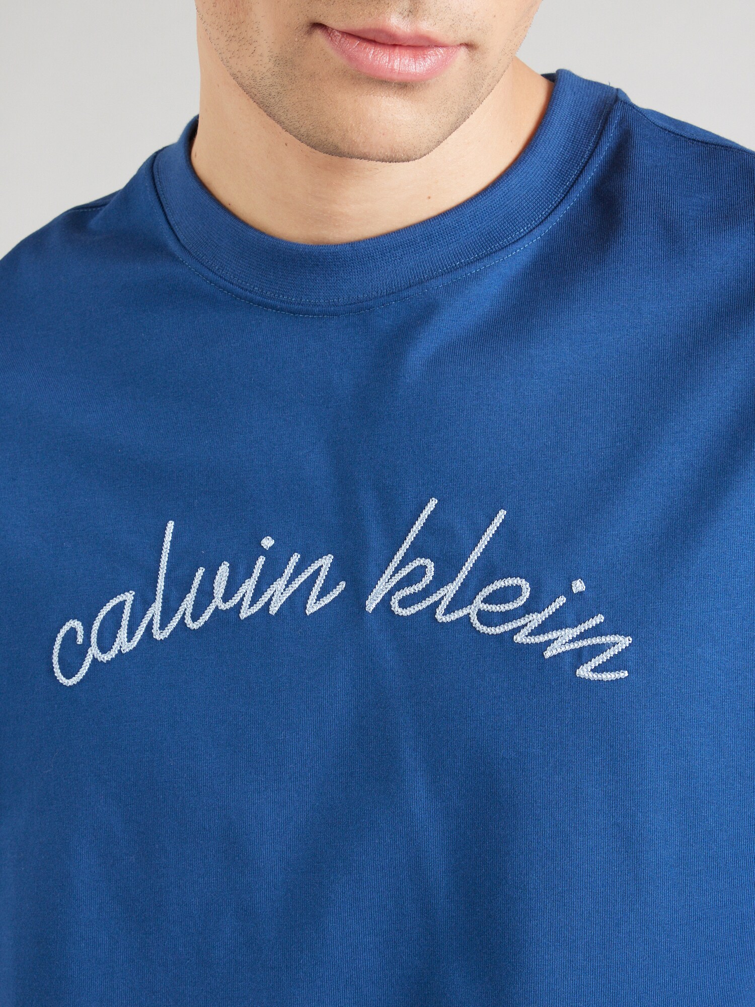 Calvin Klein Jeans Tričko enciánová / biela (obrázok 5)