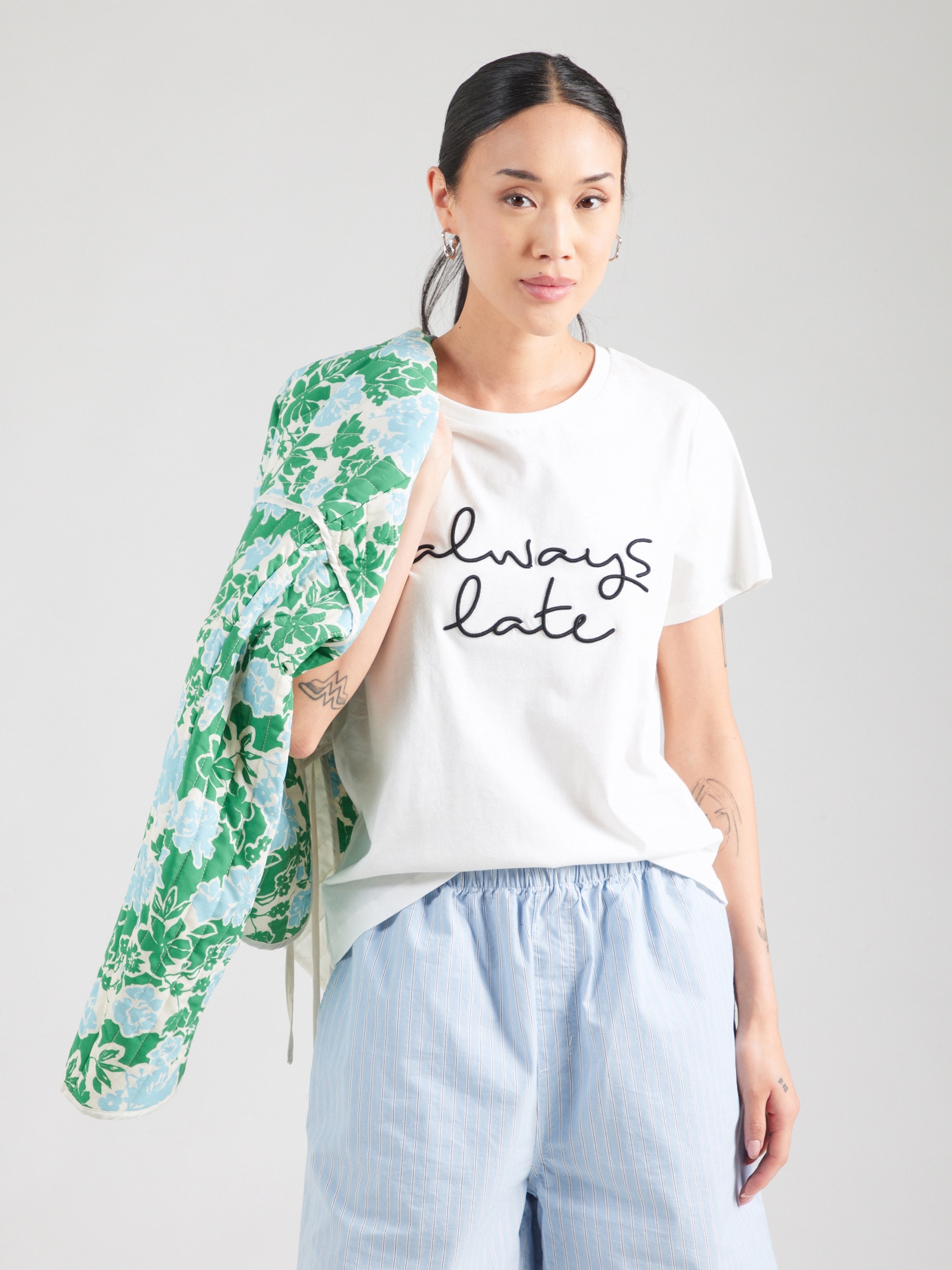 Thumbnail - T-Shirt 'Always Late'