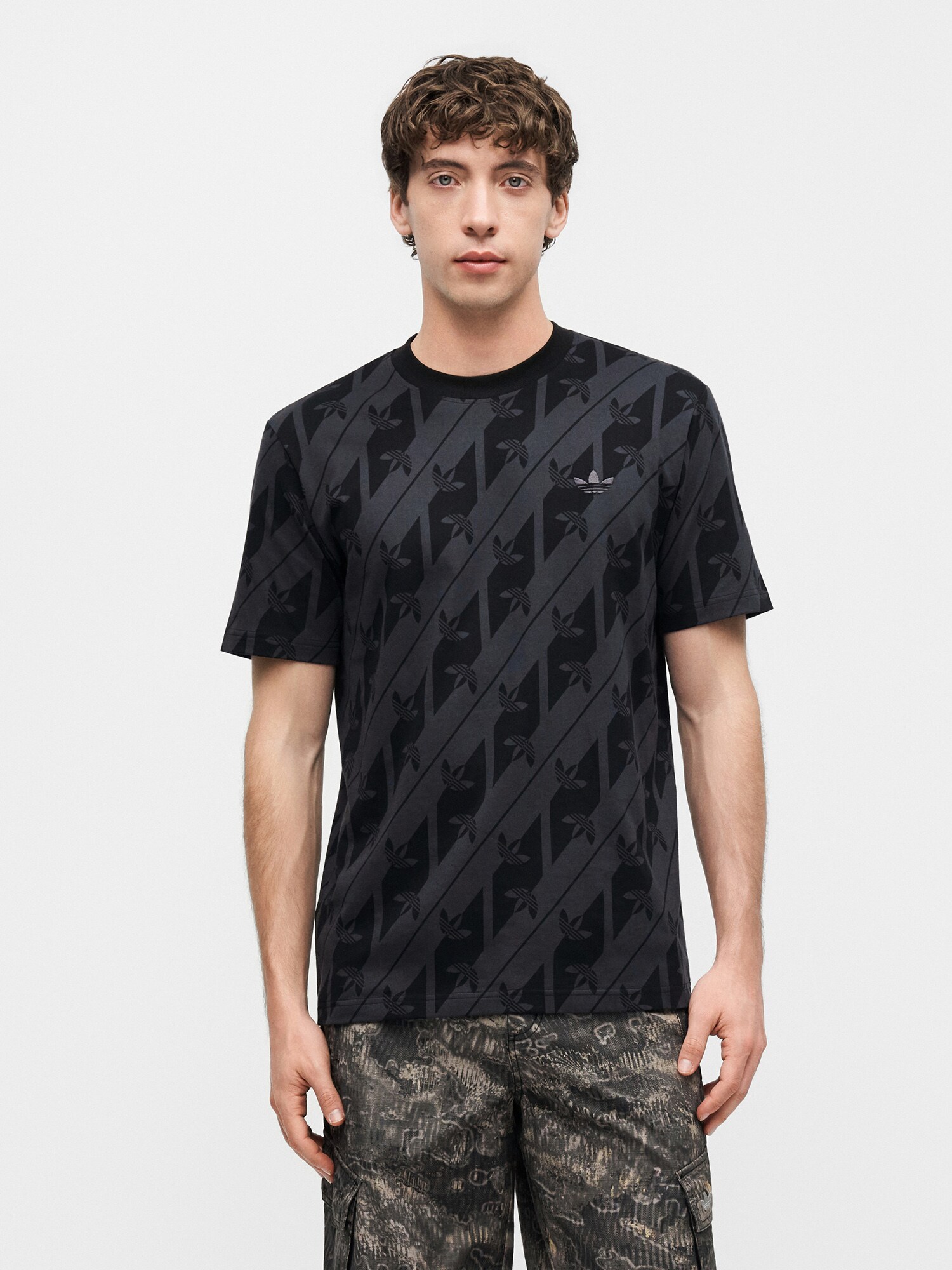 ADIDAS ORIGINALS Camiseta 'MONOGRAM AOP' gris oscuro / negro – imagen 2