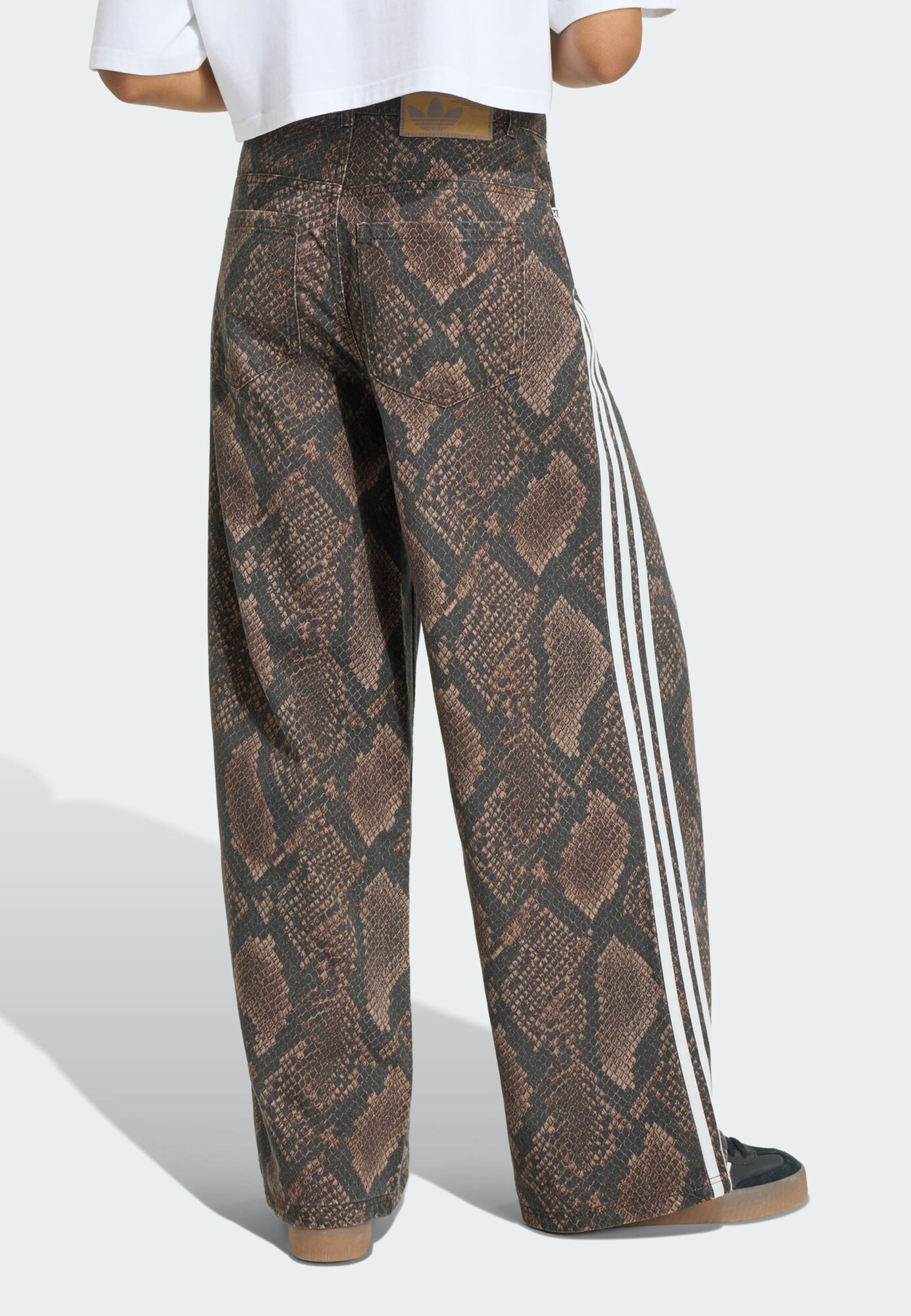 ADIDAS ORIGINALS Vaquero 'SNAKE PRINT DENIM LOOSE' marrón / marrón claro / marrón oscuro / blanco – imagen 3