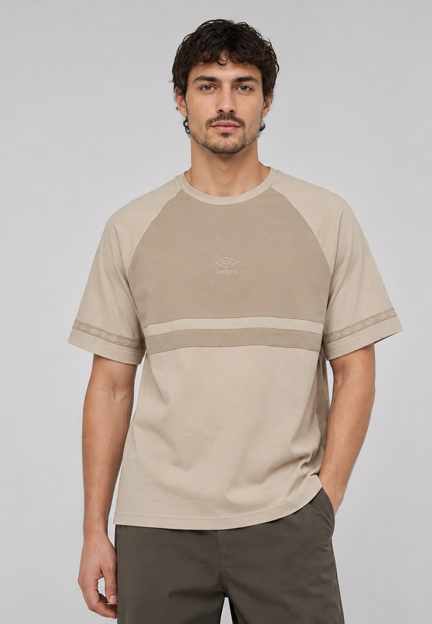 UMBRO Camiseta 'Terrace' taupe / greige – imagen 3
