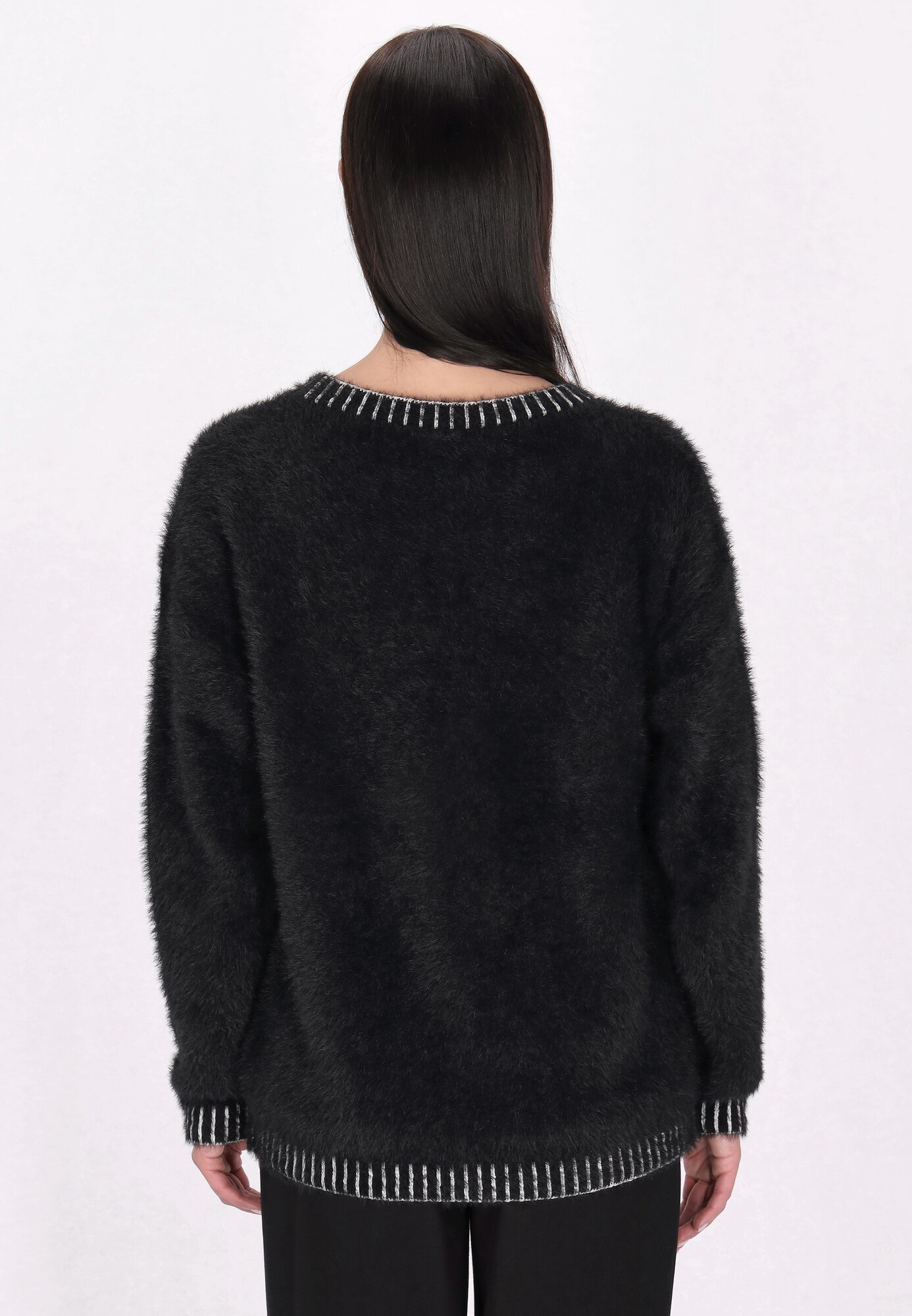 Thumbnail - Usha Pullover