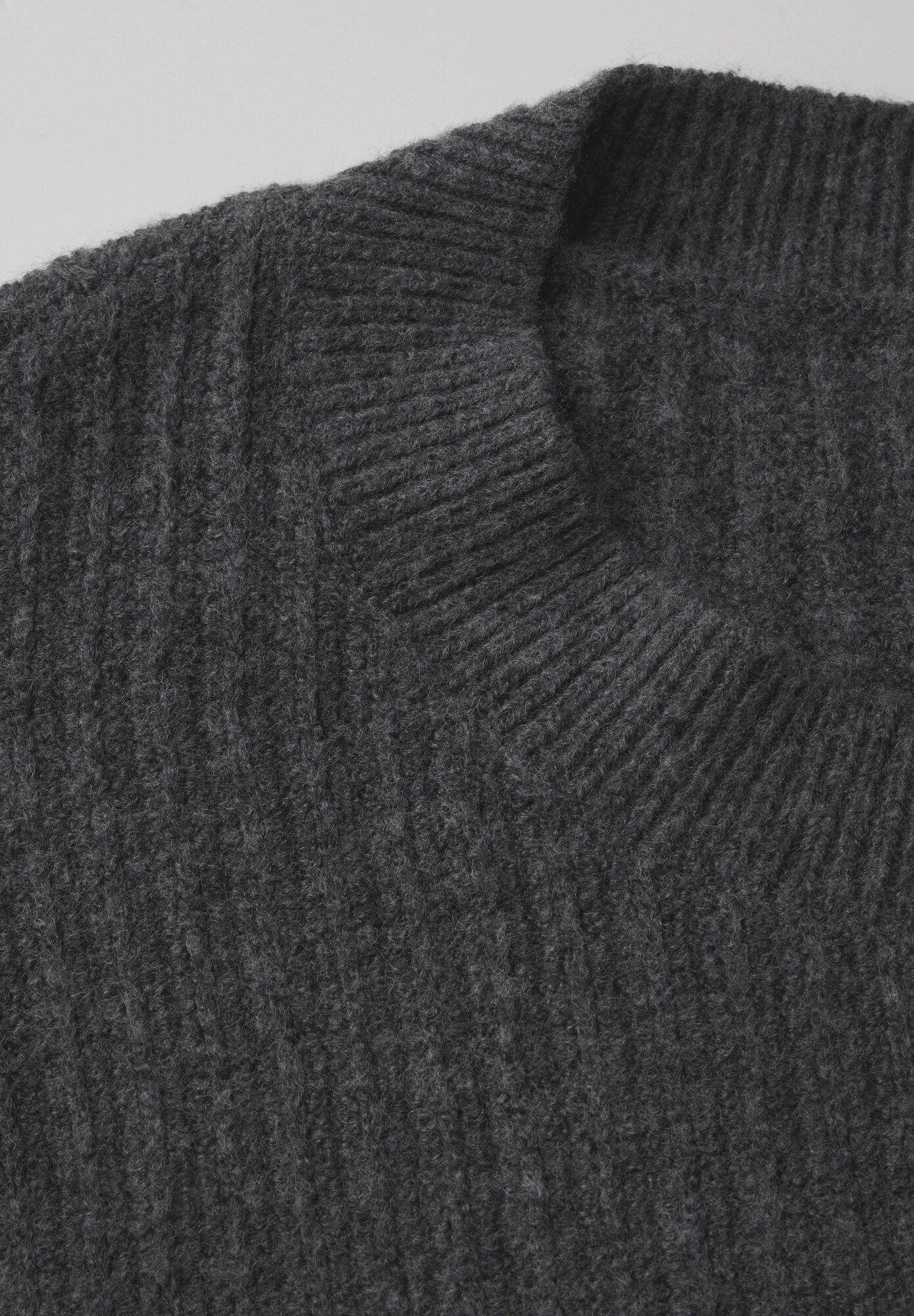 Thumbnail - Pullover