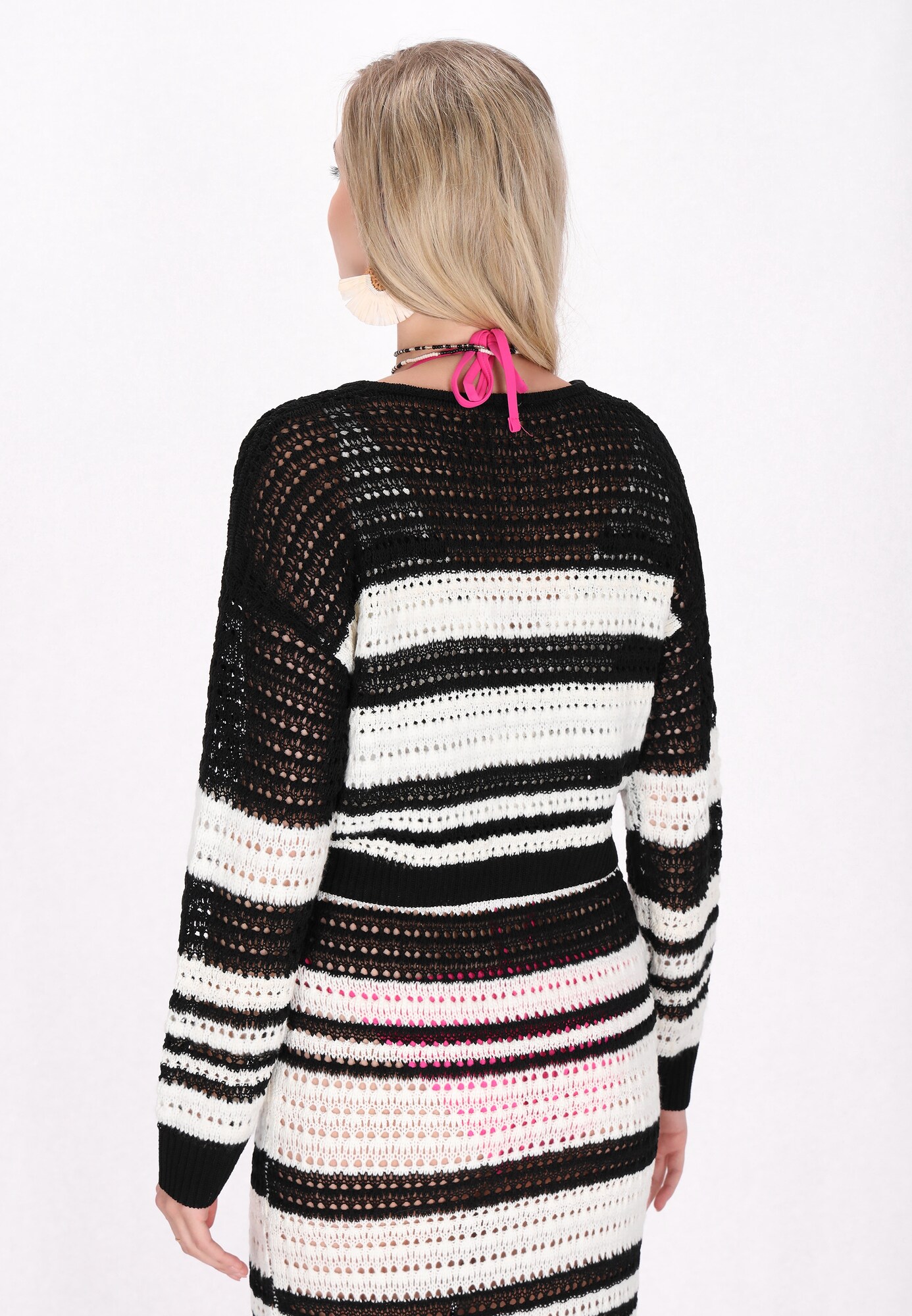 Thumbnail - IZIA Pullover Fashion Look