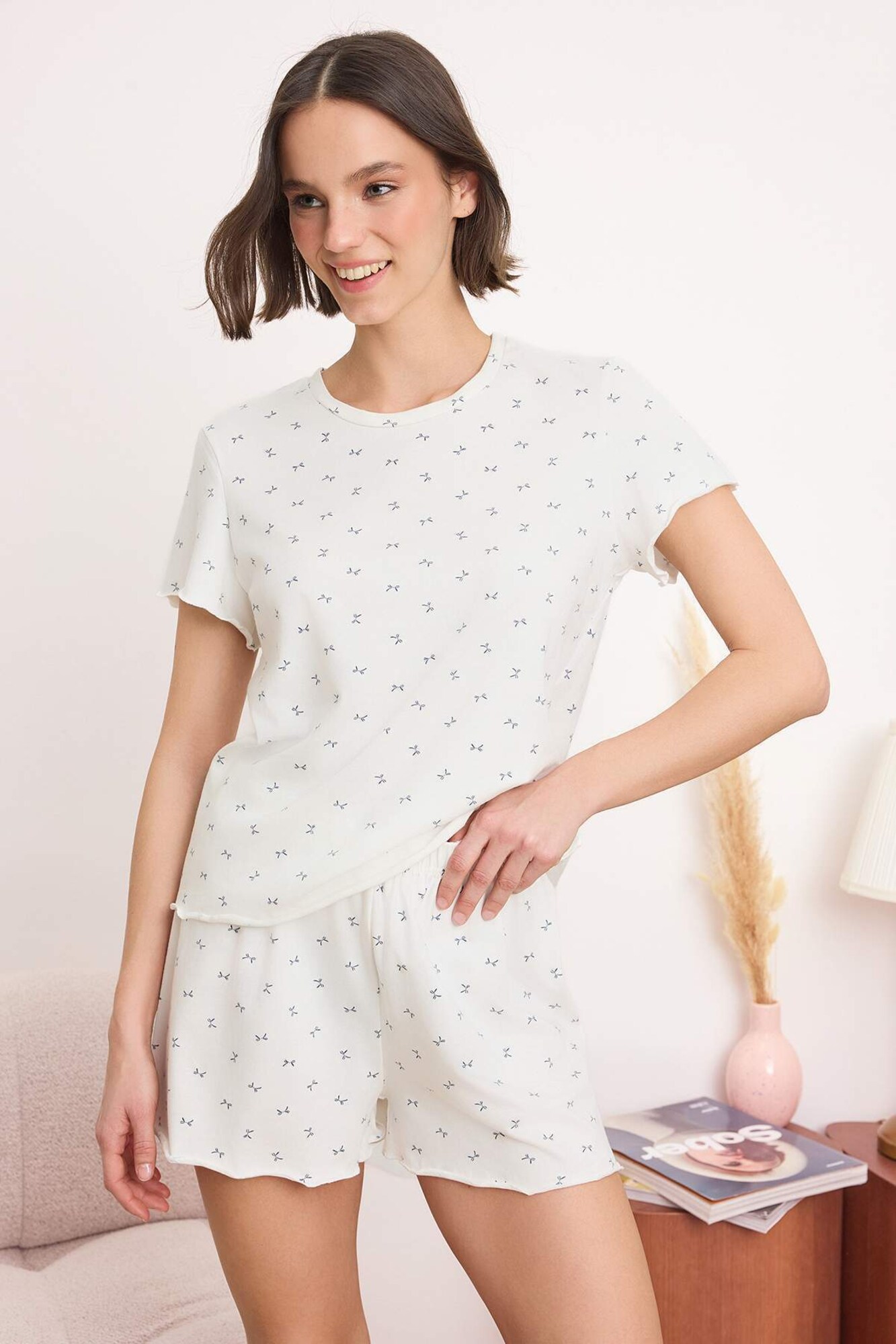 Trendyol Pantaloni scurți bleumarin / alb