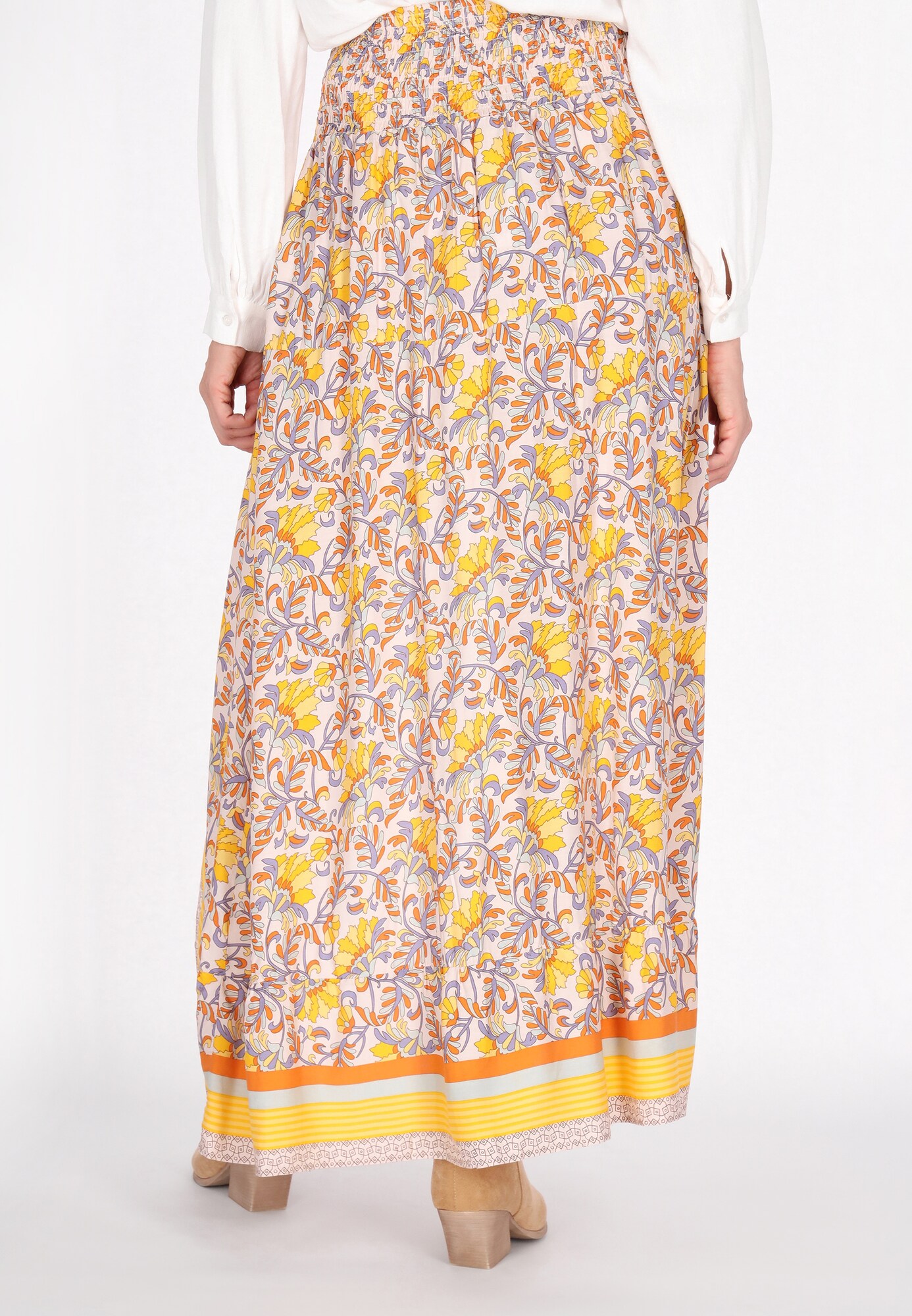 Thumbnail - usha FESTIVAL Rock Festival Look