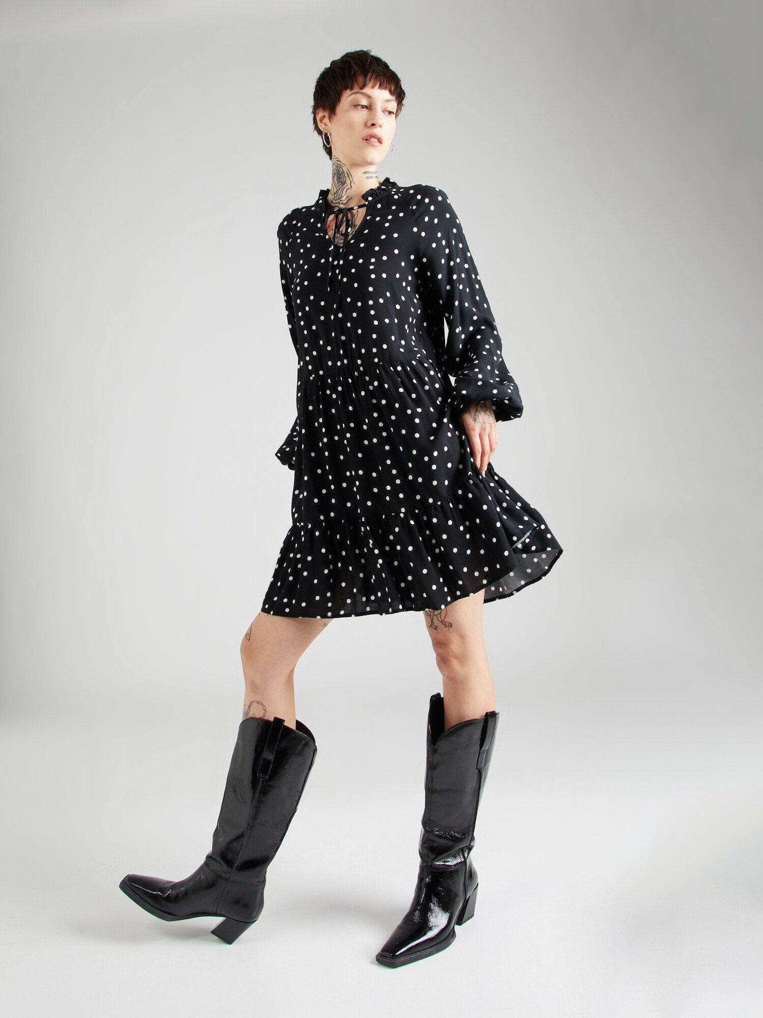 VERO MODA Ruha 'SOPHIA'  fekete / fehér termék 2. képe