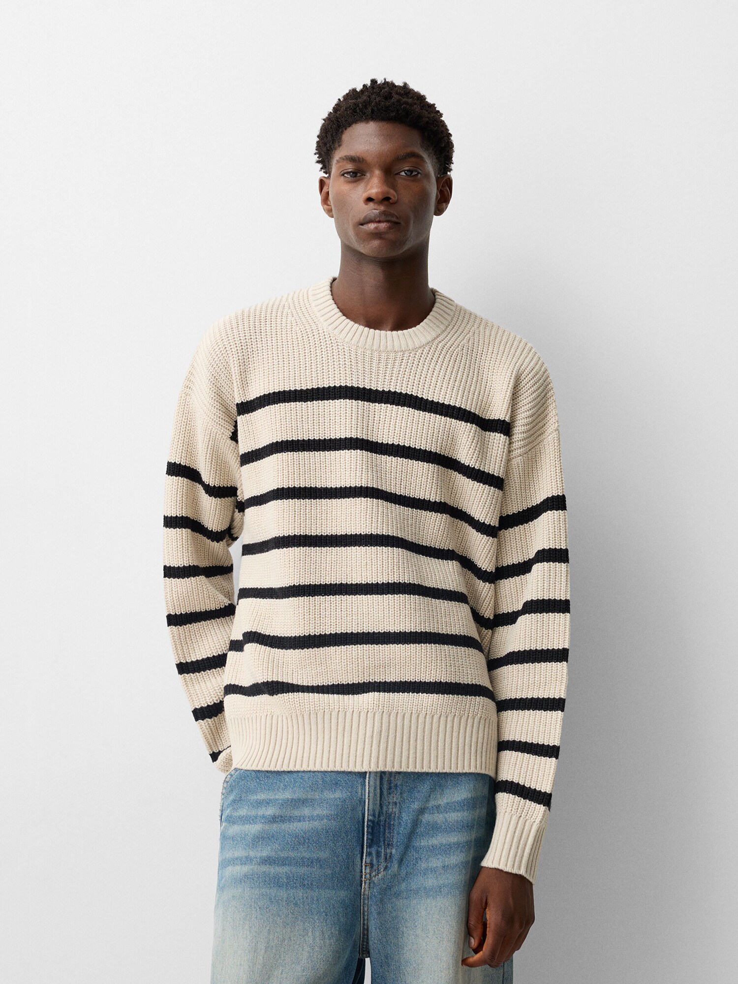 Bershka Pulóver  homok / fekete termék 2. képe